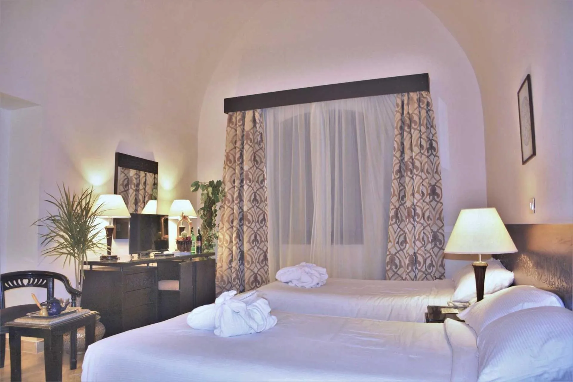 Bed in Rohanou Beach Resort