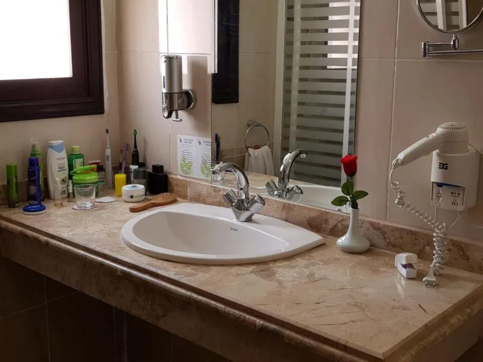 Rohanou Beach Resort