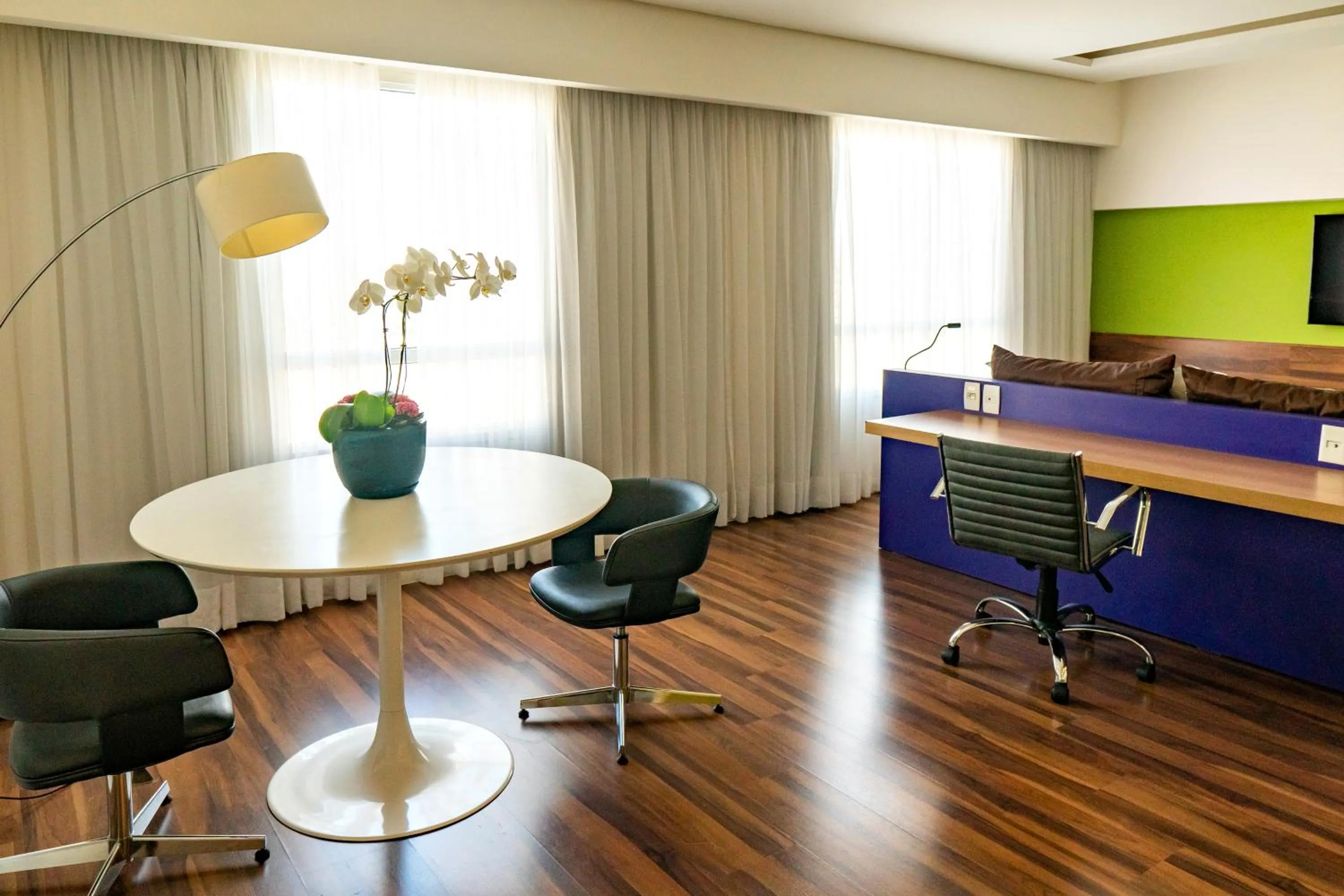 Seating area in Mercure Sao Jose dos Campos