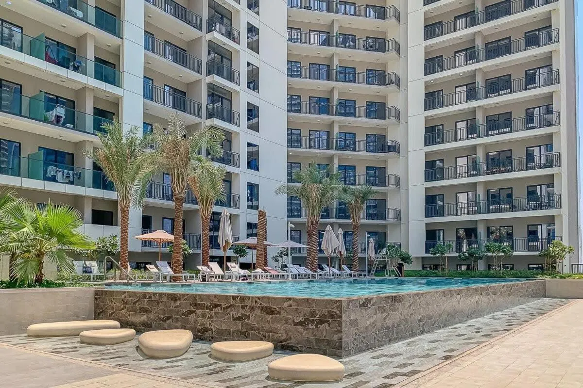 Swimming pool in Frank Porter - Zada Tower