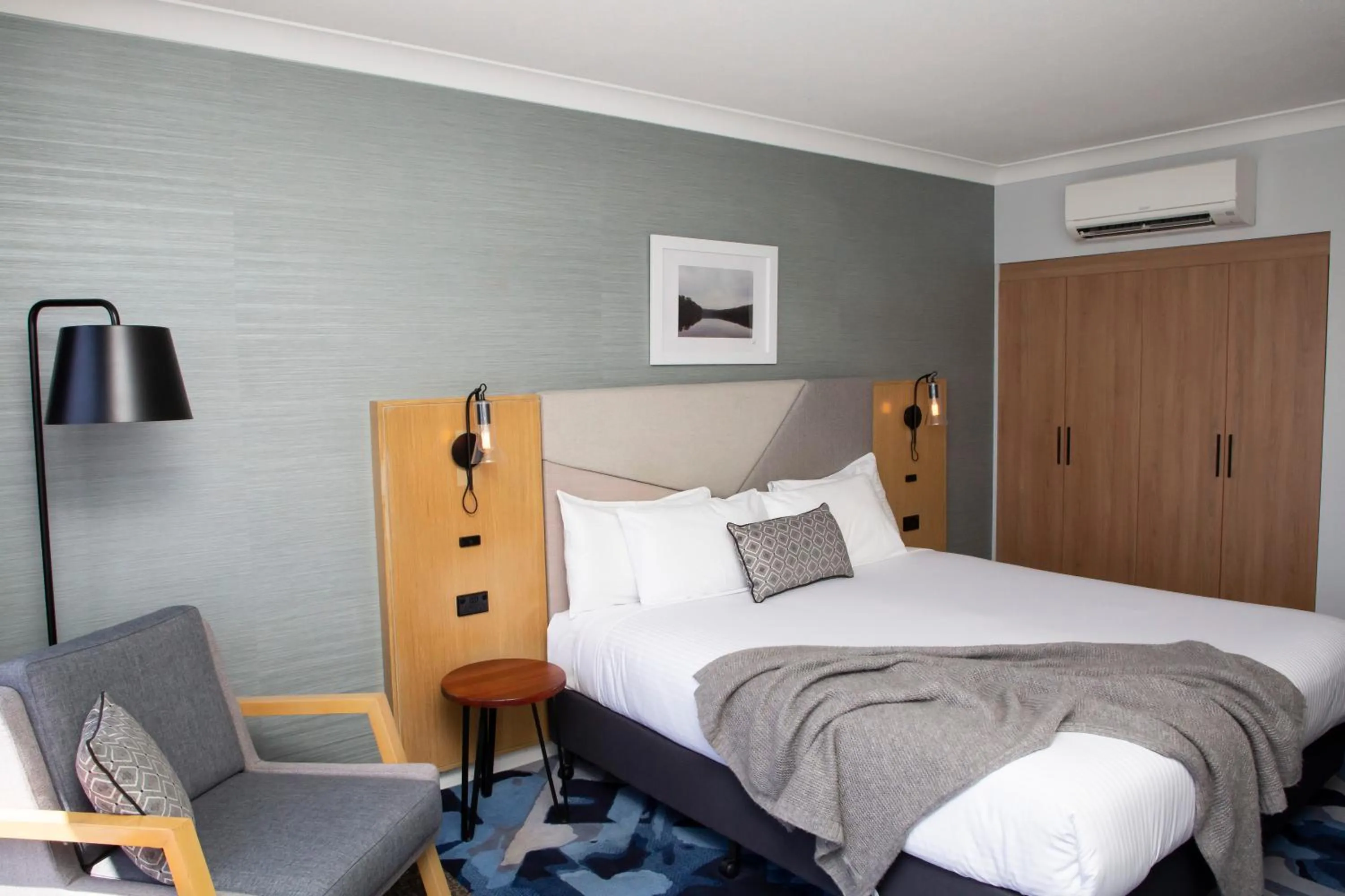 Bed in The Esplanade Motel