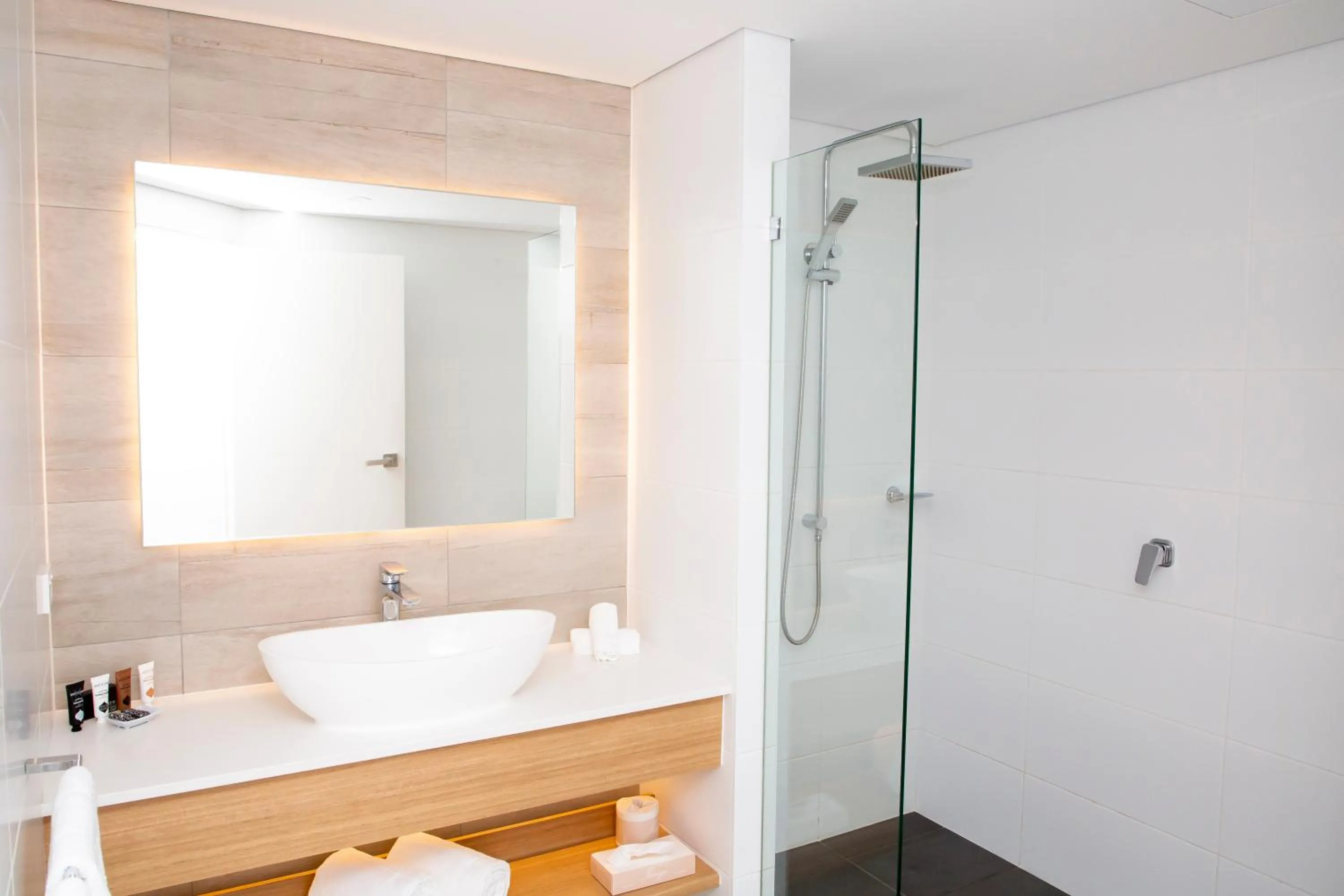 Bathroom in The Esplanade Motel