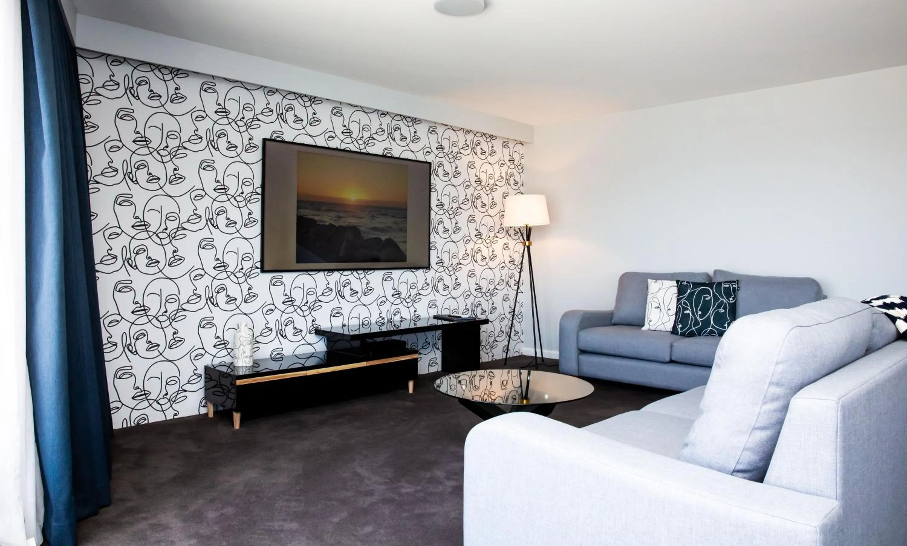 TV and multimedia in The Esplanade Motel