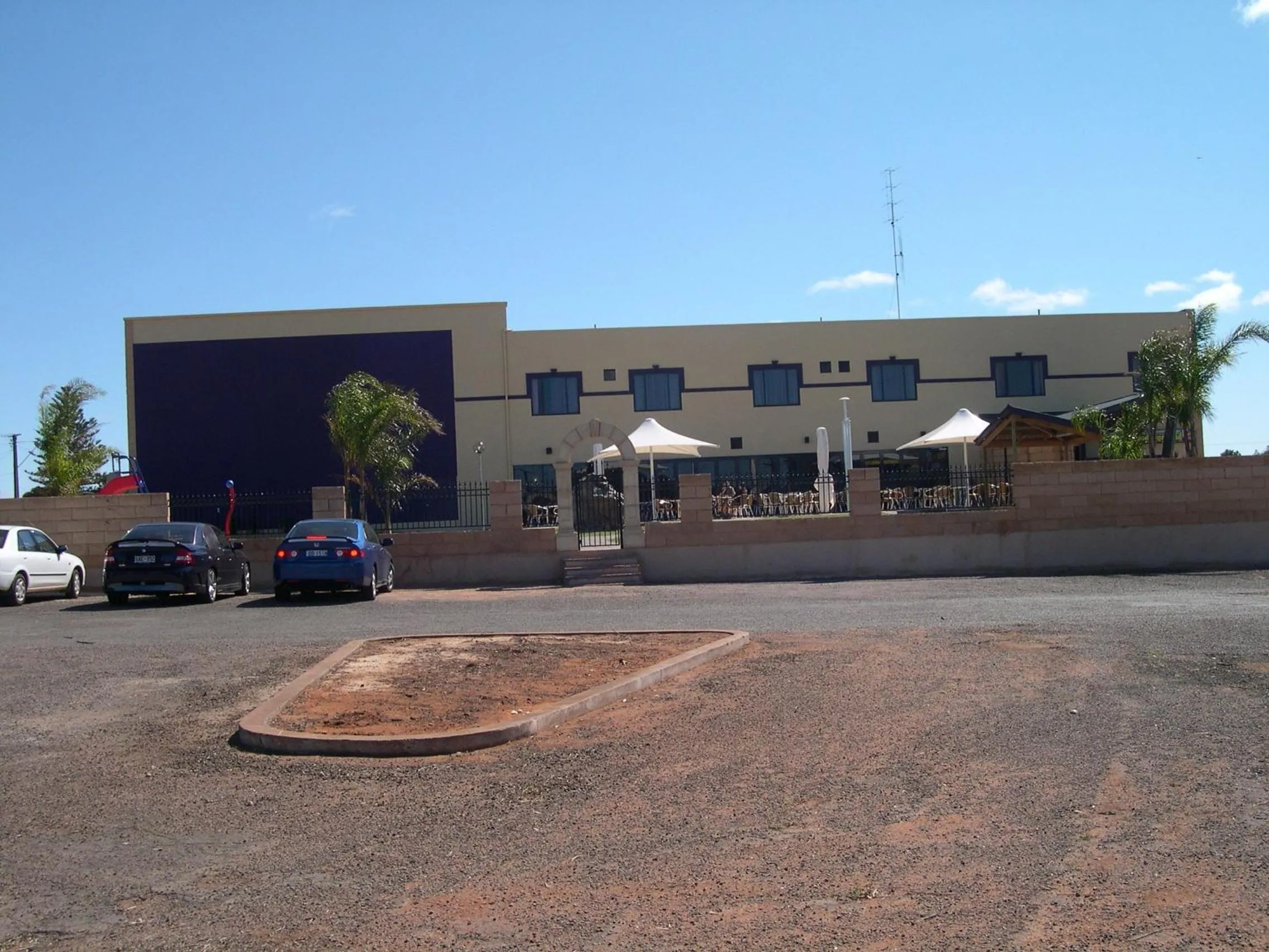 Facade/entrance in New Whyalla Hotel