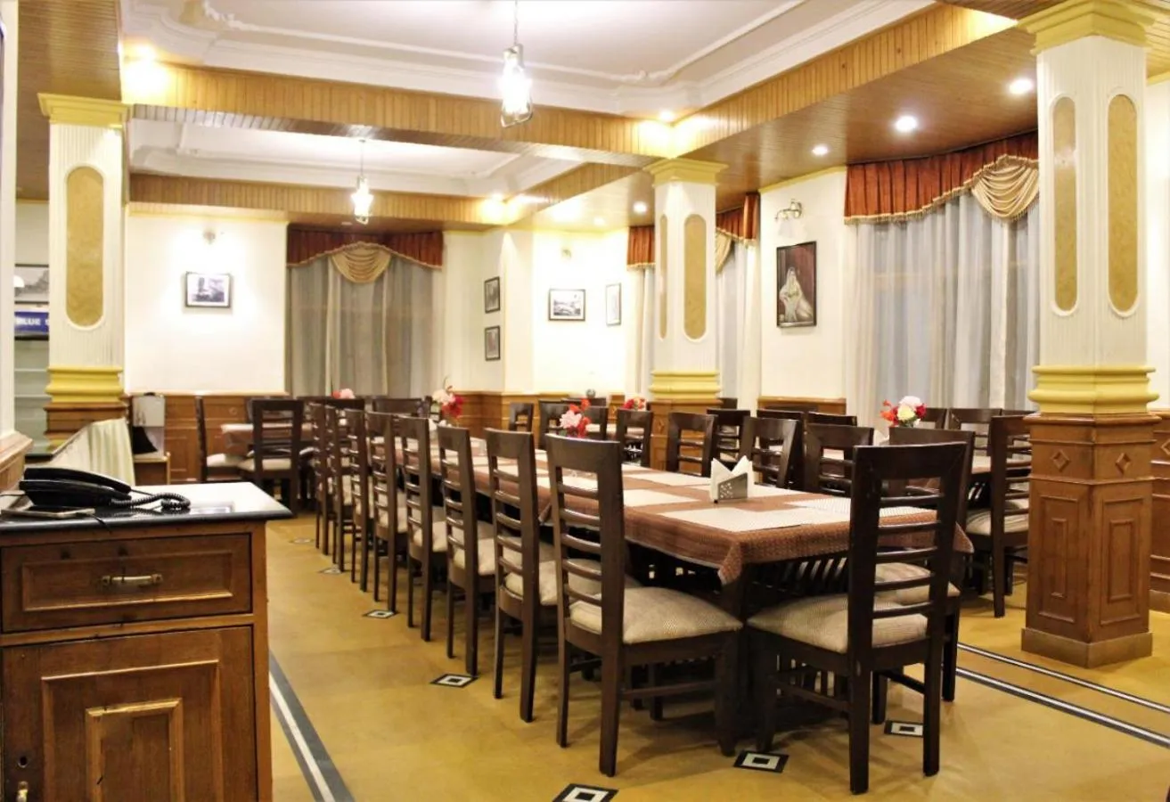 Restaurant/places to eat in Hotel Golf Links, Mashobra