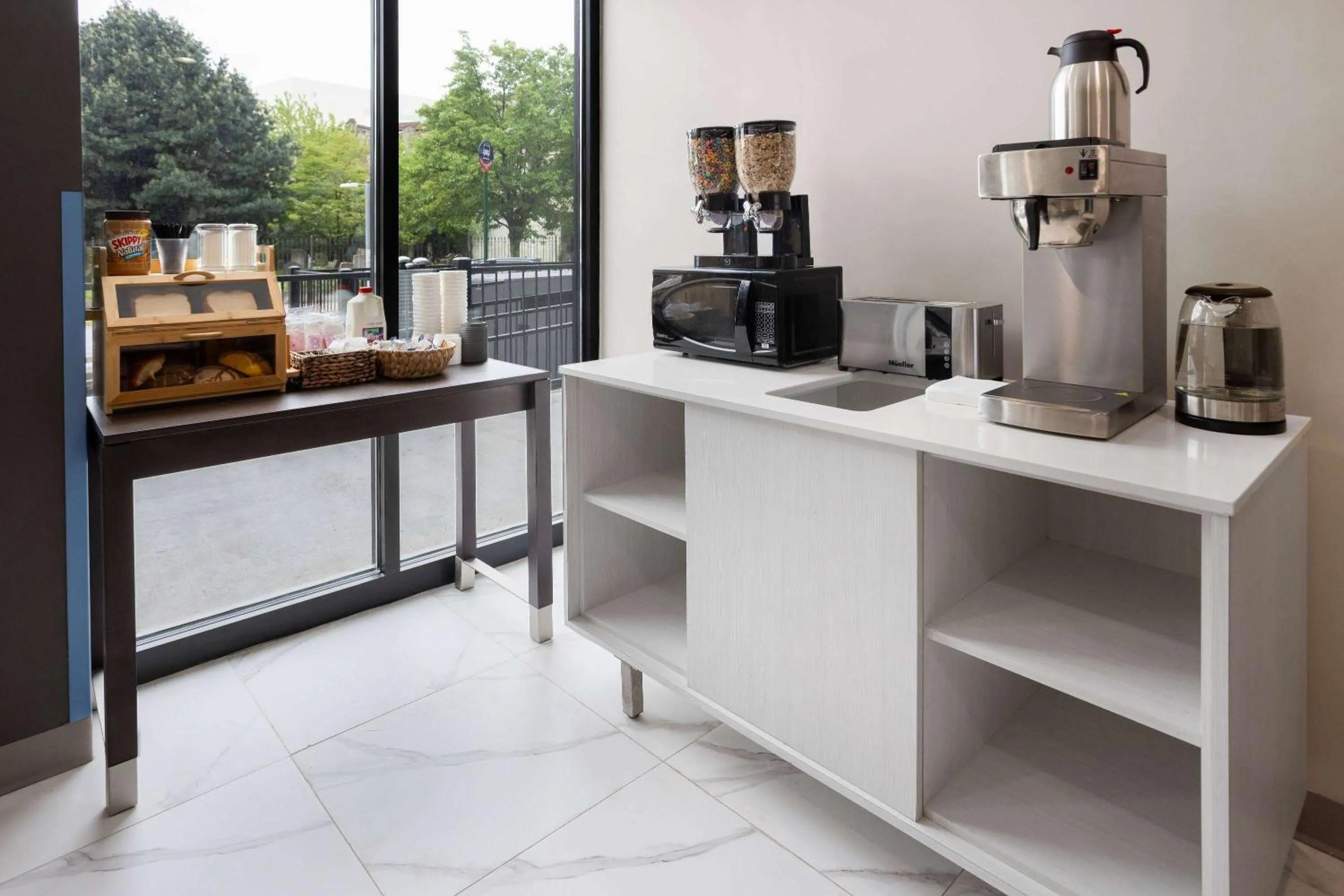 Breakfast in Days Inn by Wyndham Staten Island