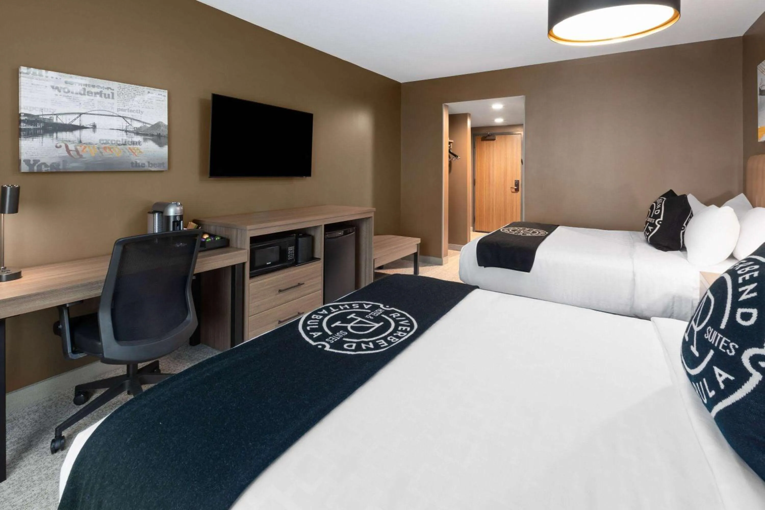 Photo of the whole room, Bed in Riverbend Hotel and Suites, Trademark Collection by Wyndham