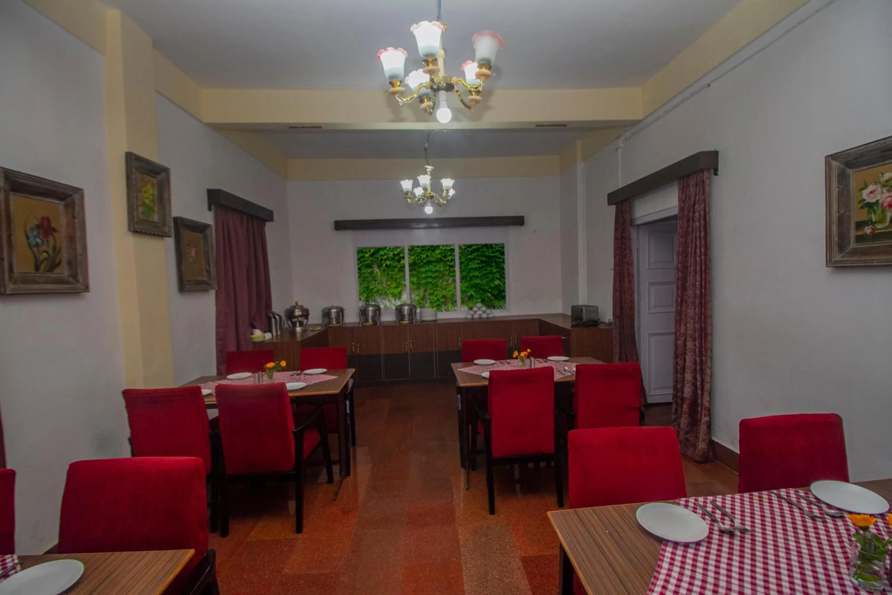 Restaurant/places to eat in Central Gleneagles Heritage Resort Former Bungalow of Ex-TATA Chairman Russi Mody The Mall Road Darjeeling