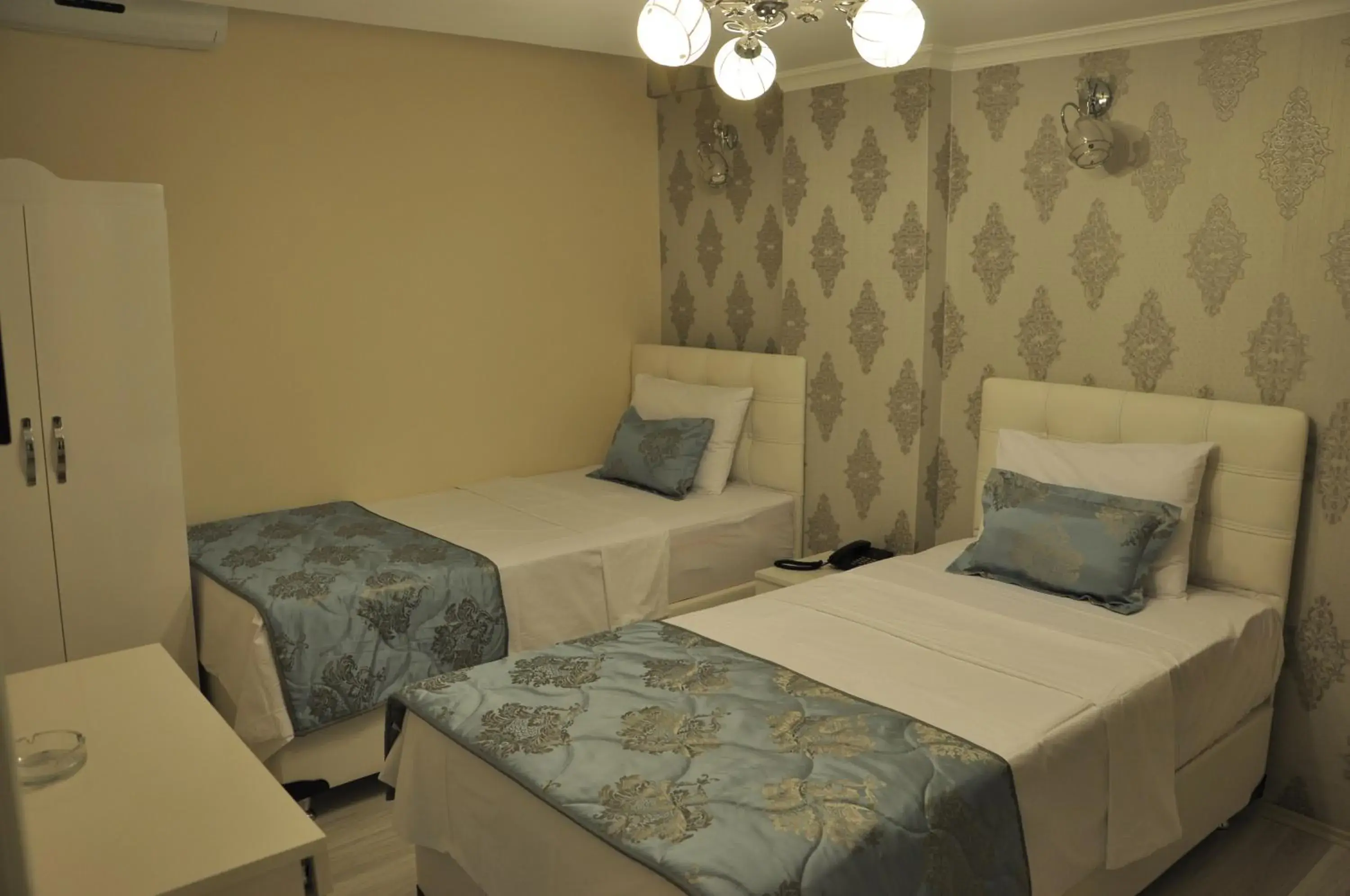Economy Double or Twin Room in Hotel Iscen Economy Double or Twin Room in Hotel Iscen