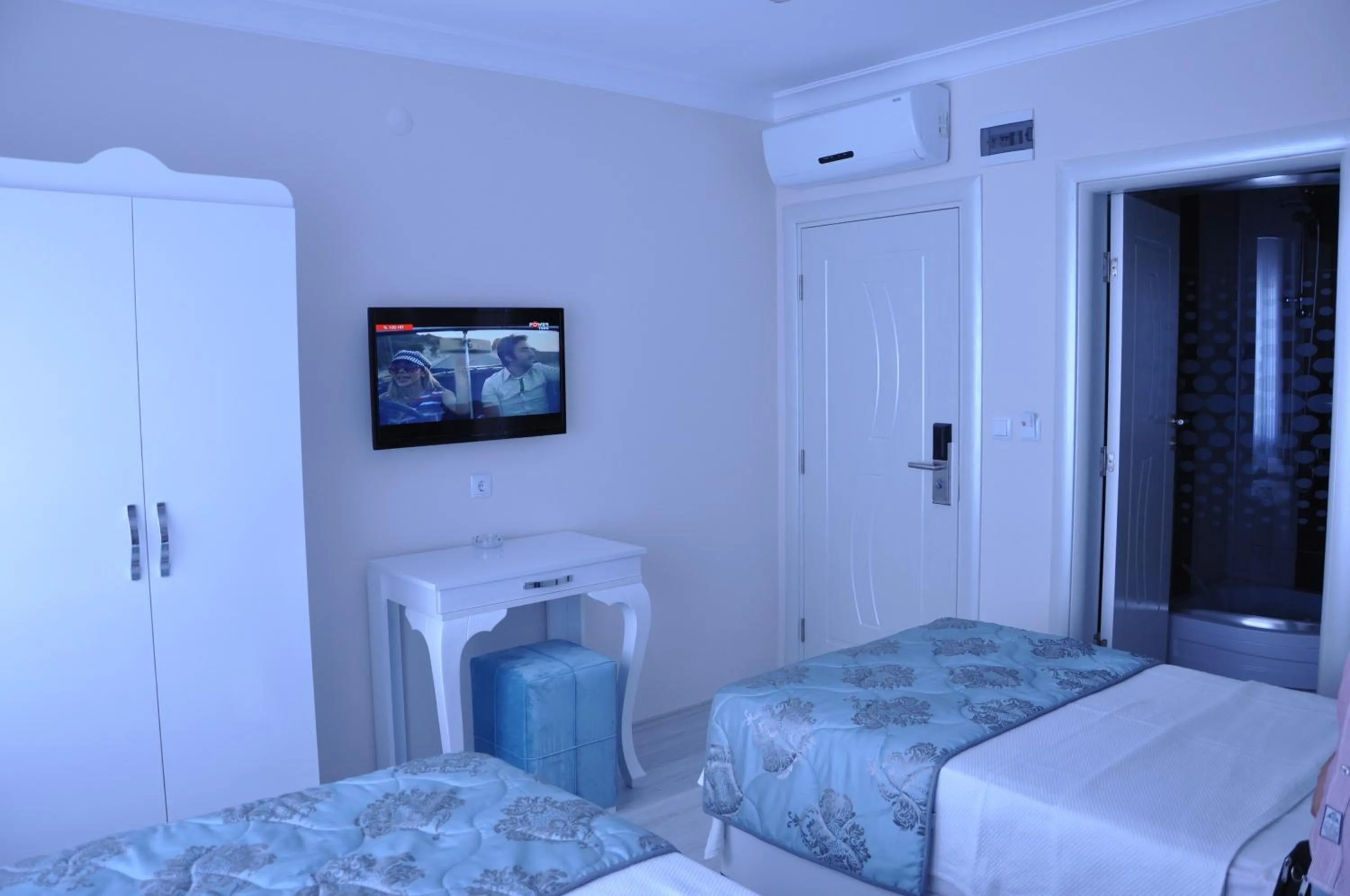 Photo of the whole room, Bed in Hotel Iscen