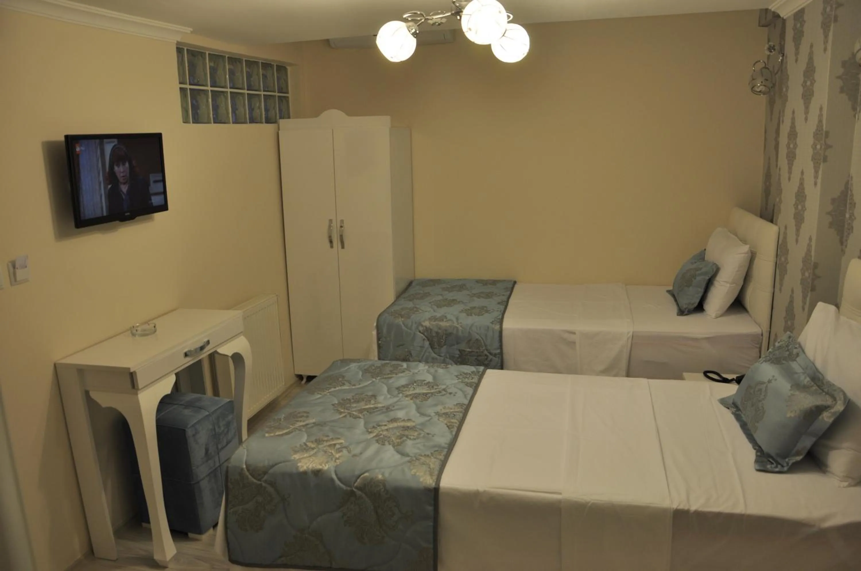 Bedroom, Bed in Hotel Iscen