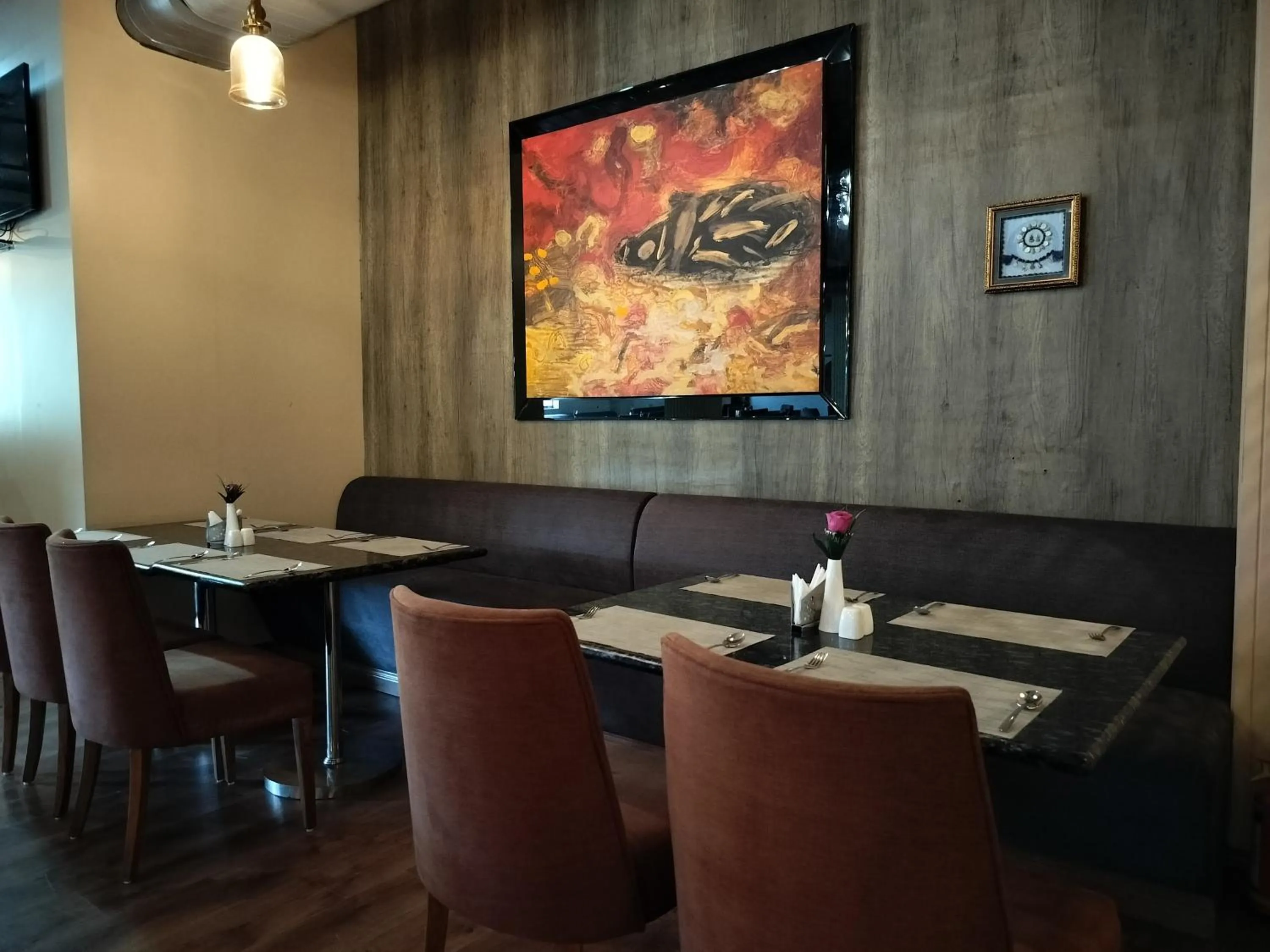 Restaurant/places to eat in Hotel Luxe Opera NH8 - 7km from IGI Airport Delhi