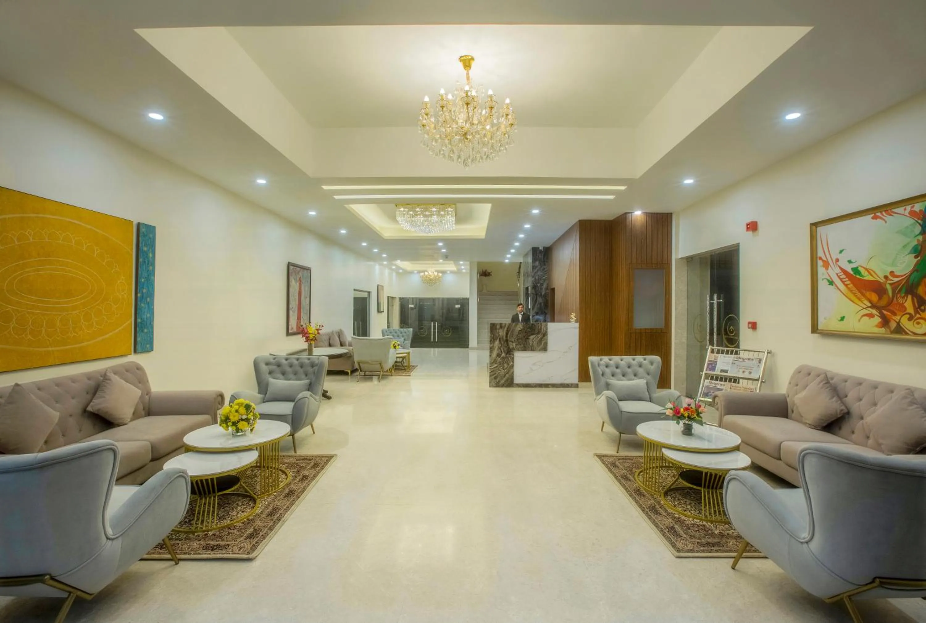 Lobby or reception in Hotel Luxe Opera NH8 - 7km from IGI Airport Delhi