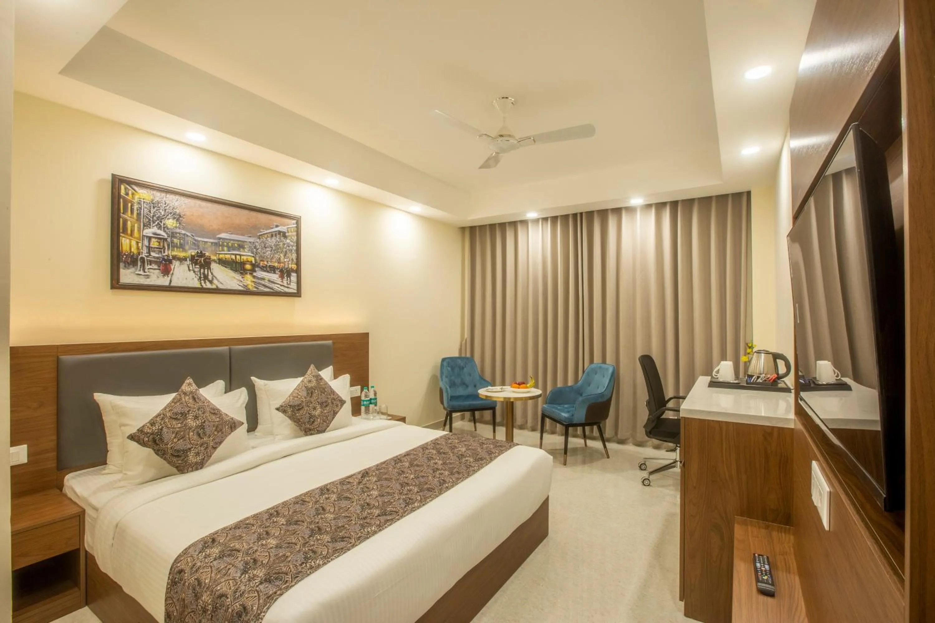 Bed in Hotel Luxe Opera NH8 - 7km from IGI Airport Delhi