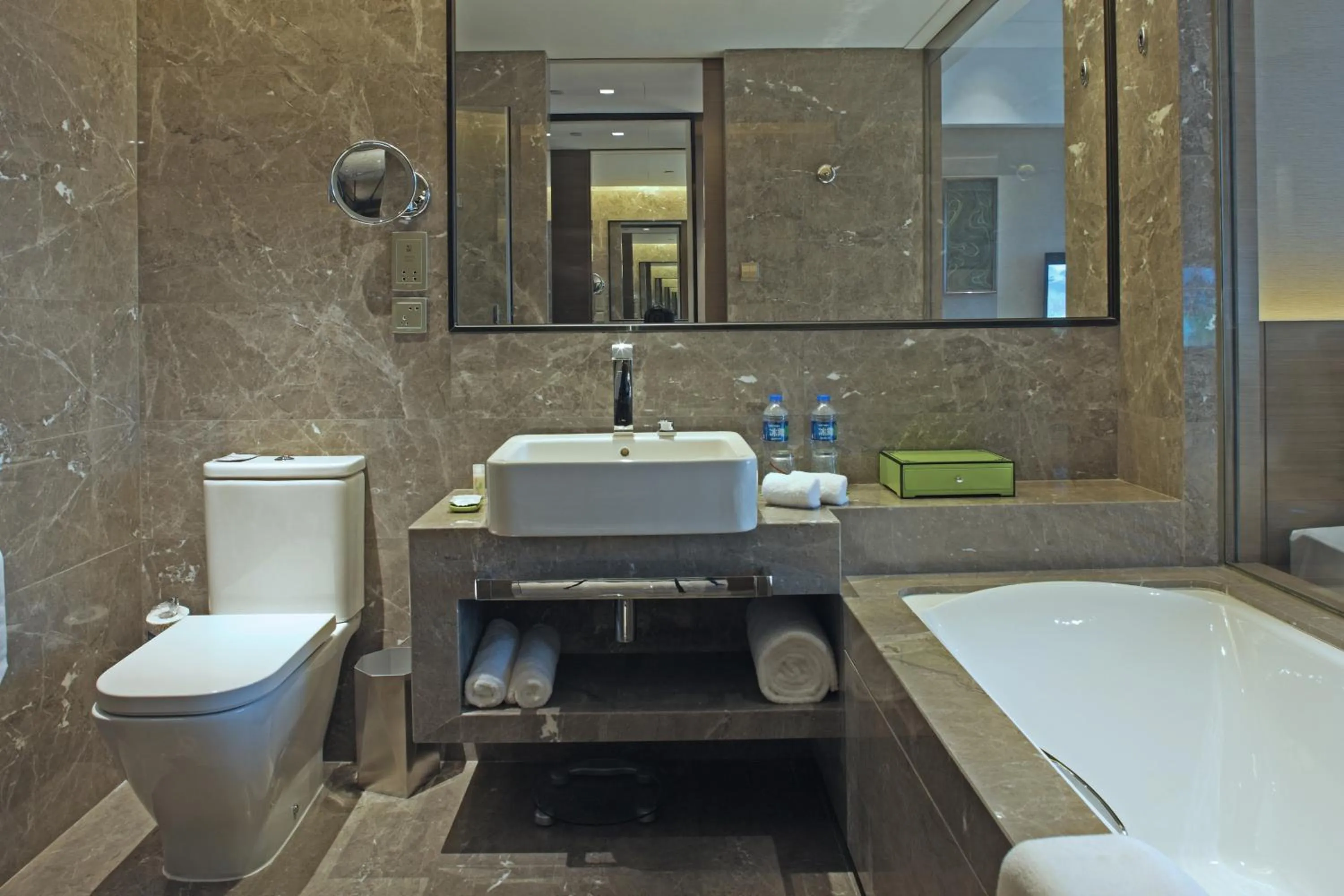 Toilet in Wyndham JinJiang Hotel