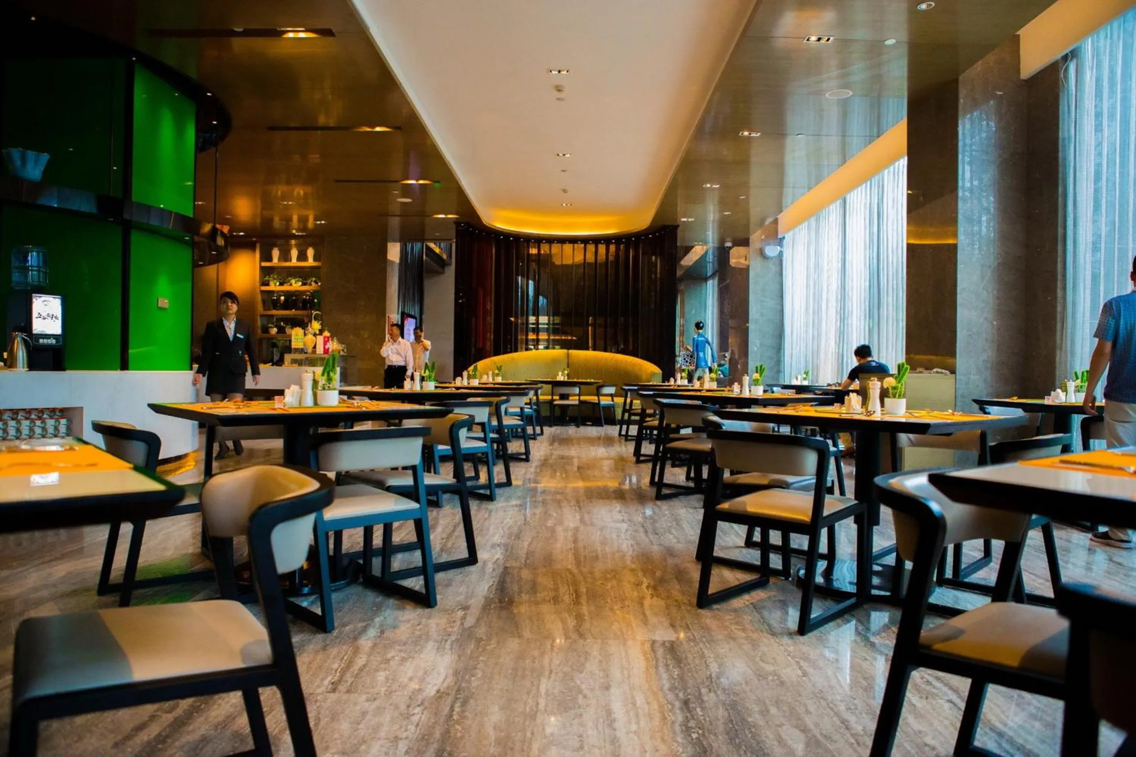 Restaurant/places to eat in Wyndham JinJiang Hotel