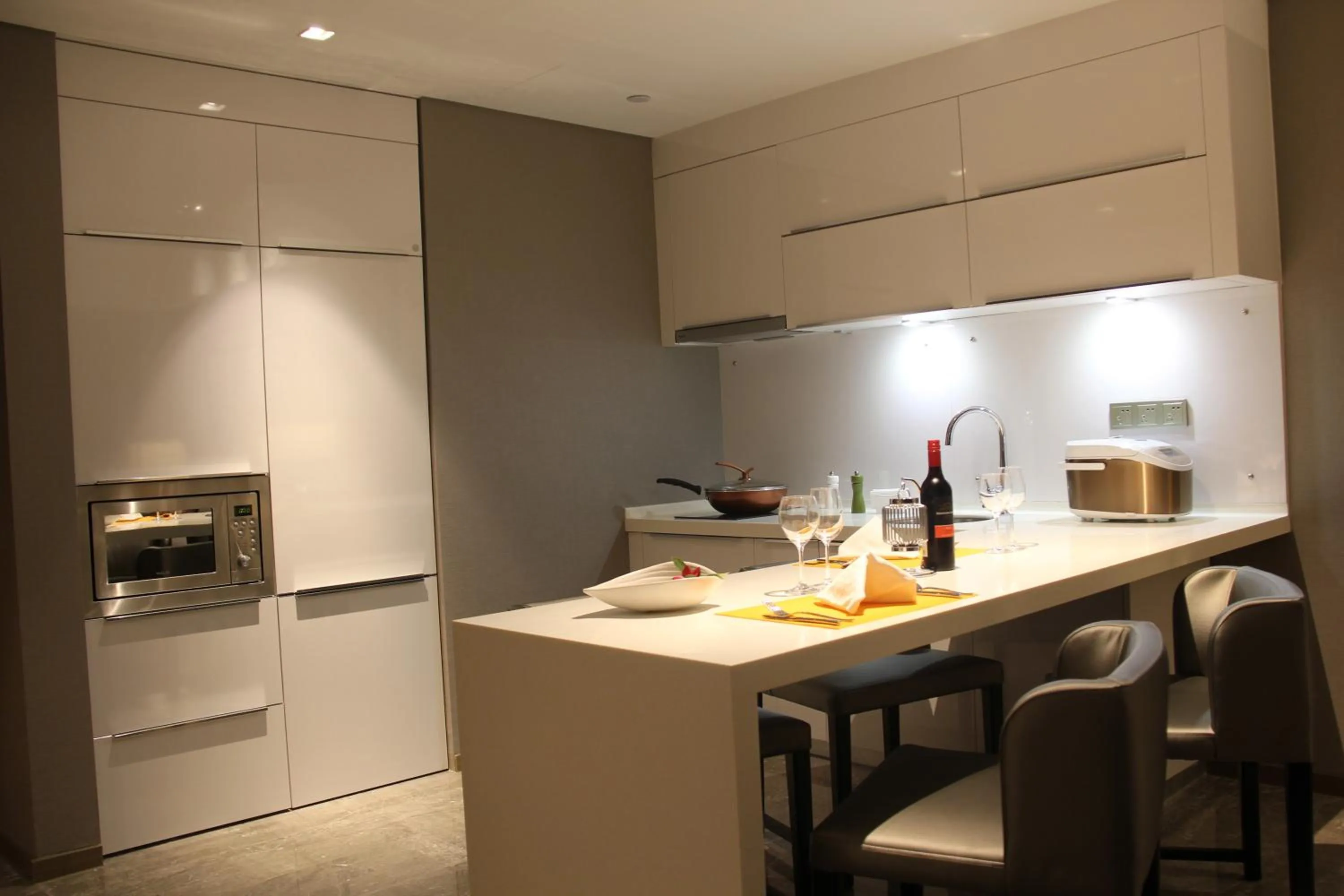 Kitchen or kitchenette in Wyndham JinJiang Hotel