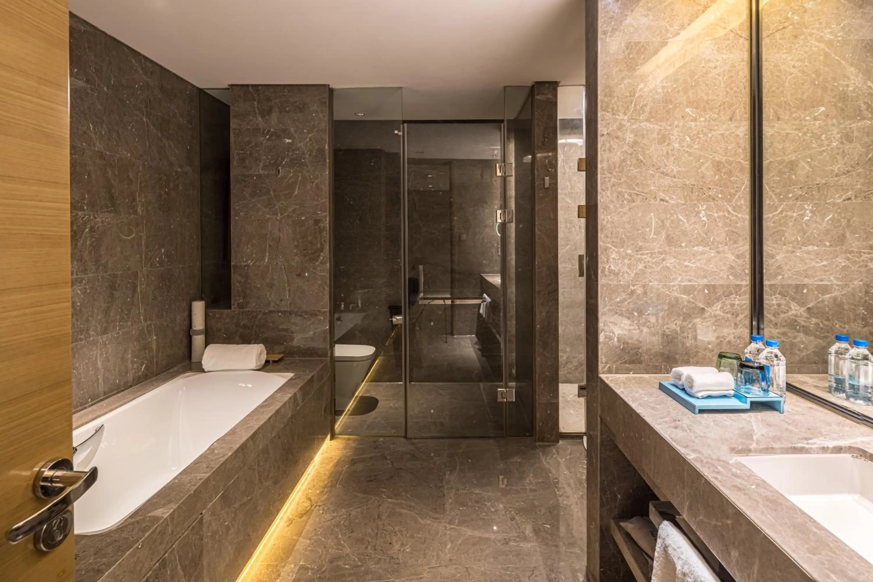 Shower in Wyndham JinJiang Hotel