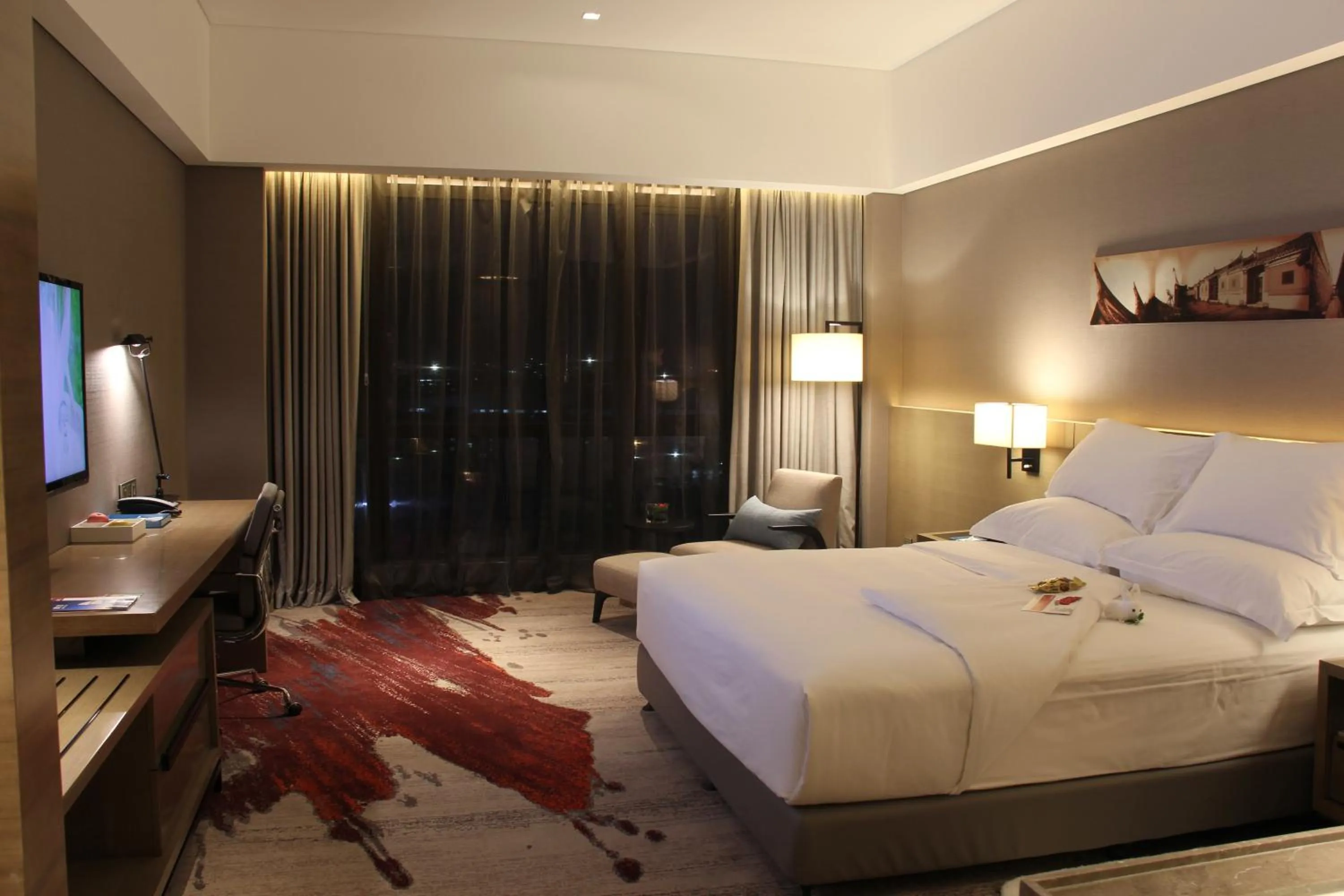 Photo of the whole room, Bed in Wyndham JinJiang Hotel