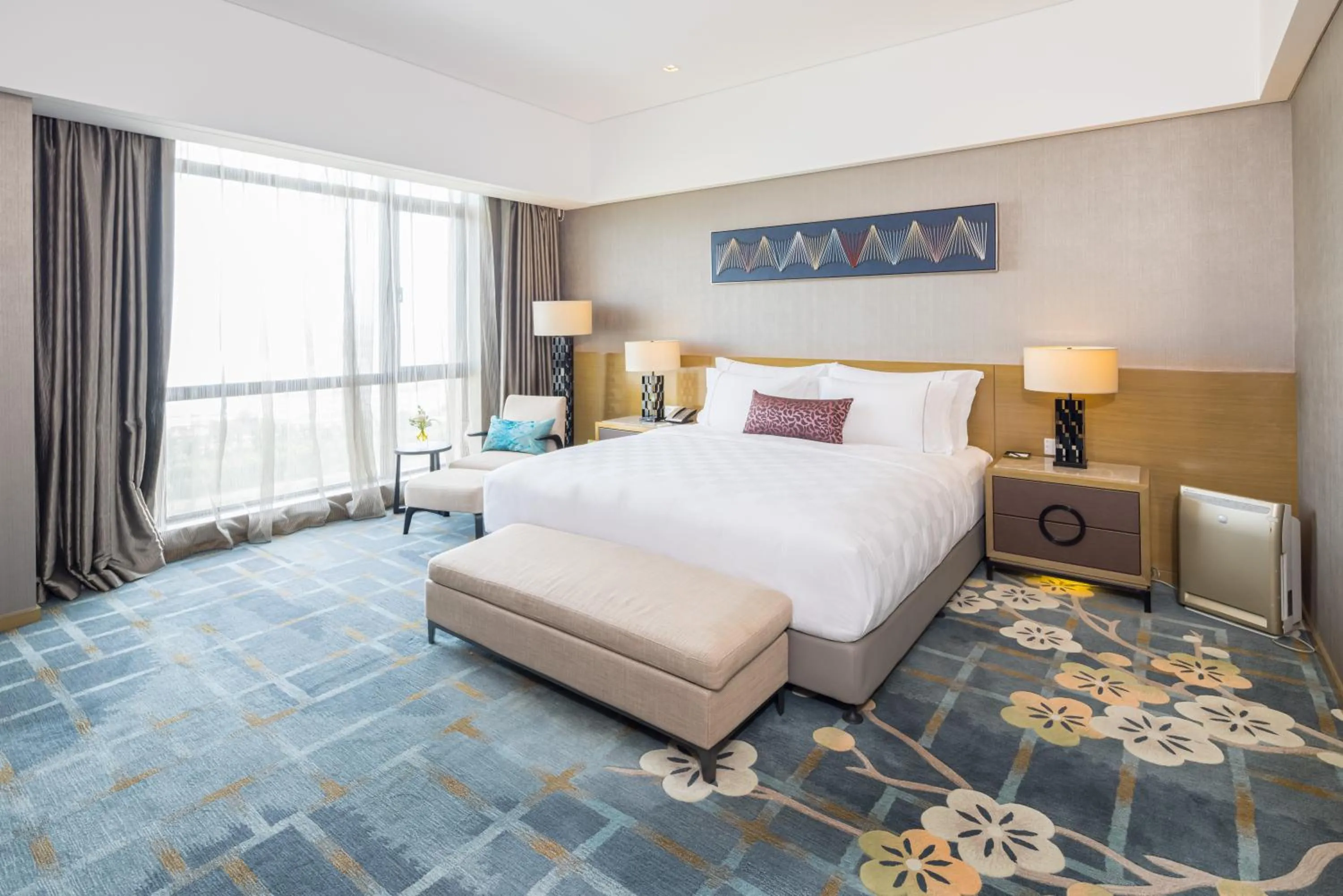 Bed in Wyndham JinJiang Hotel