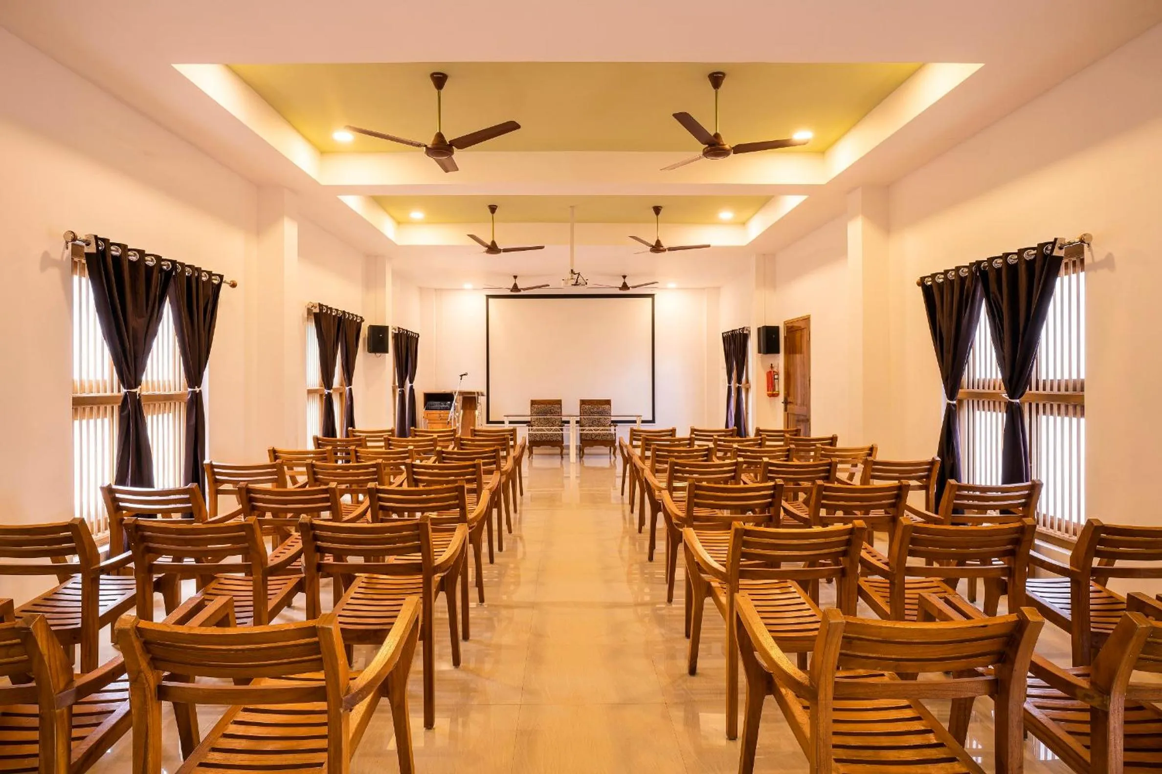 Meeting/conference room in Winter Vale Green Stay Resorts