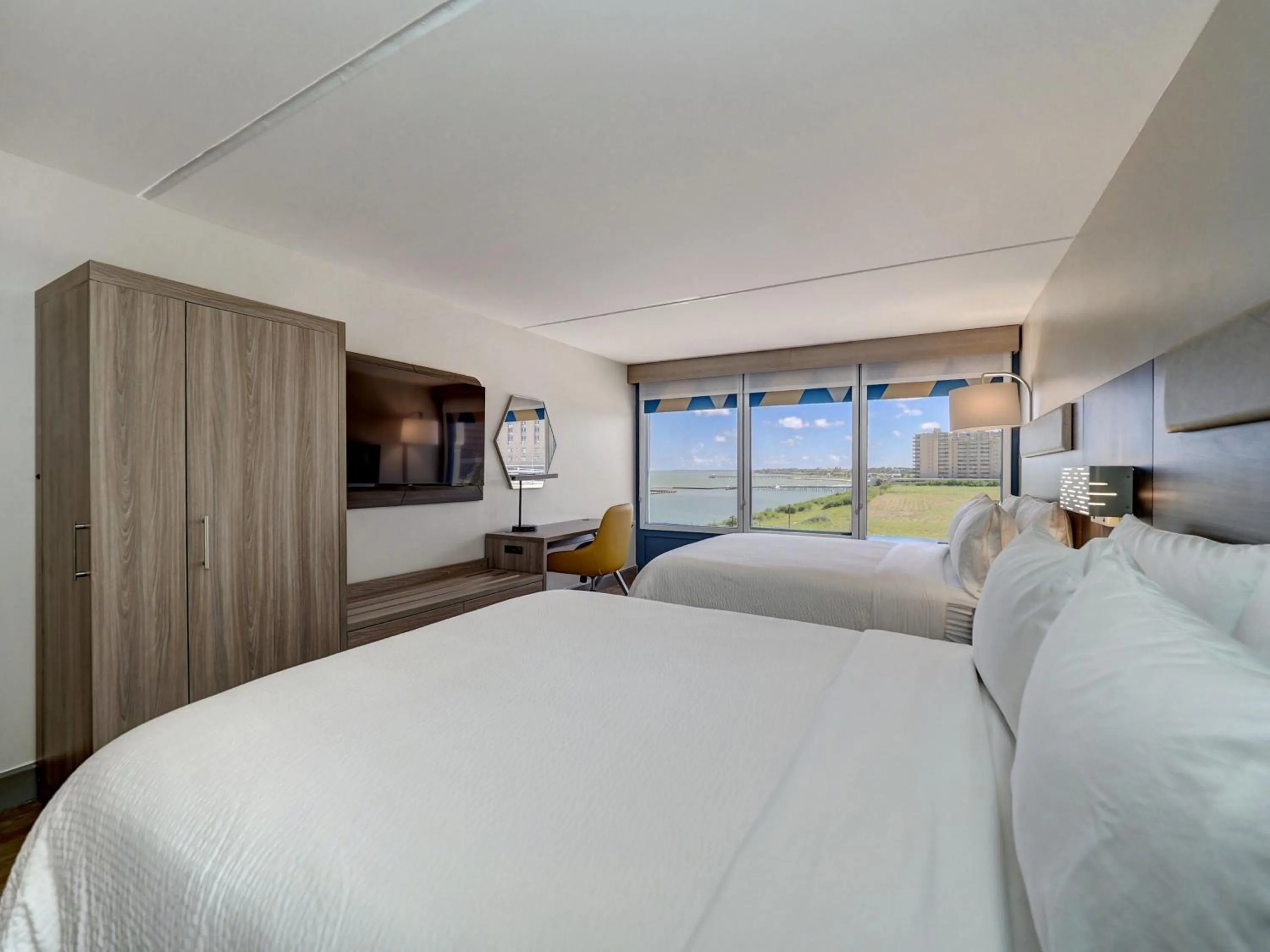 Photo of the whole room, Bed in Holiday Inn Express Corpus Christi - Beachfront by IHG