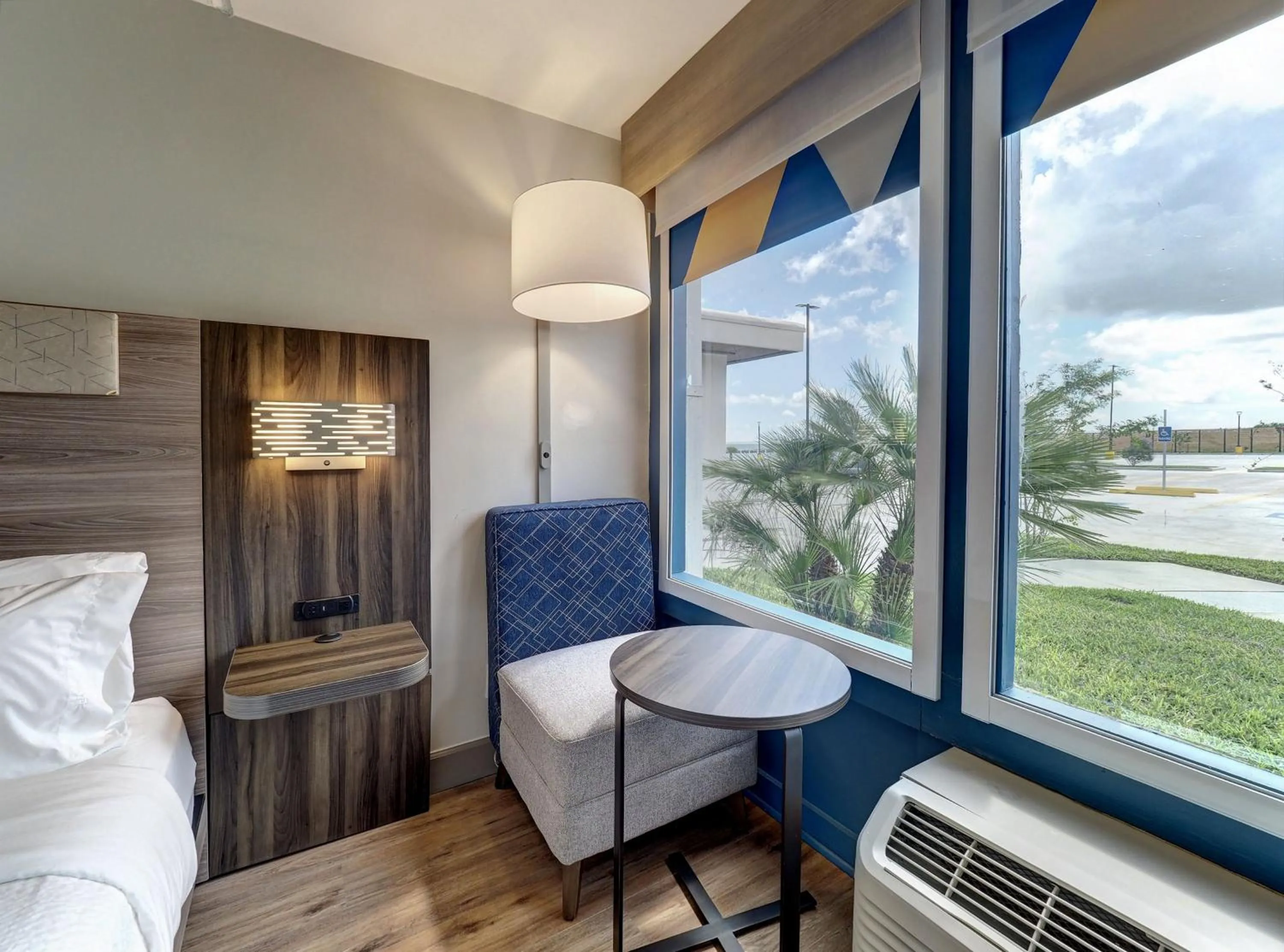 Photo of the whole room, Bed in Holiday Inn Express Corpus Christi - Beachfront by IHG