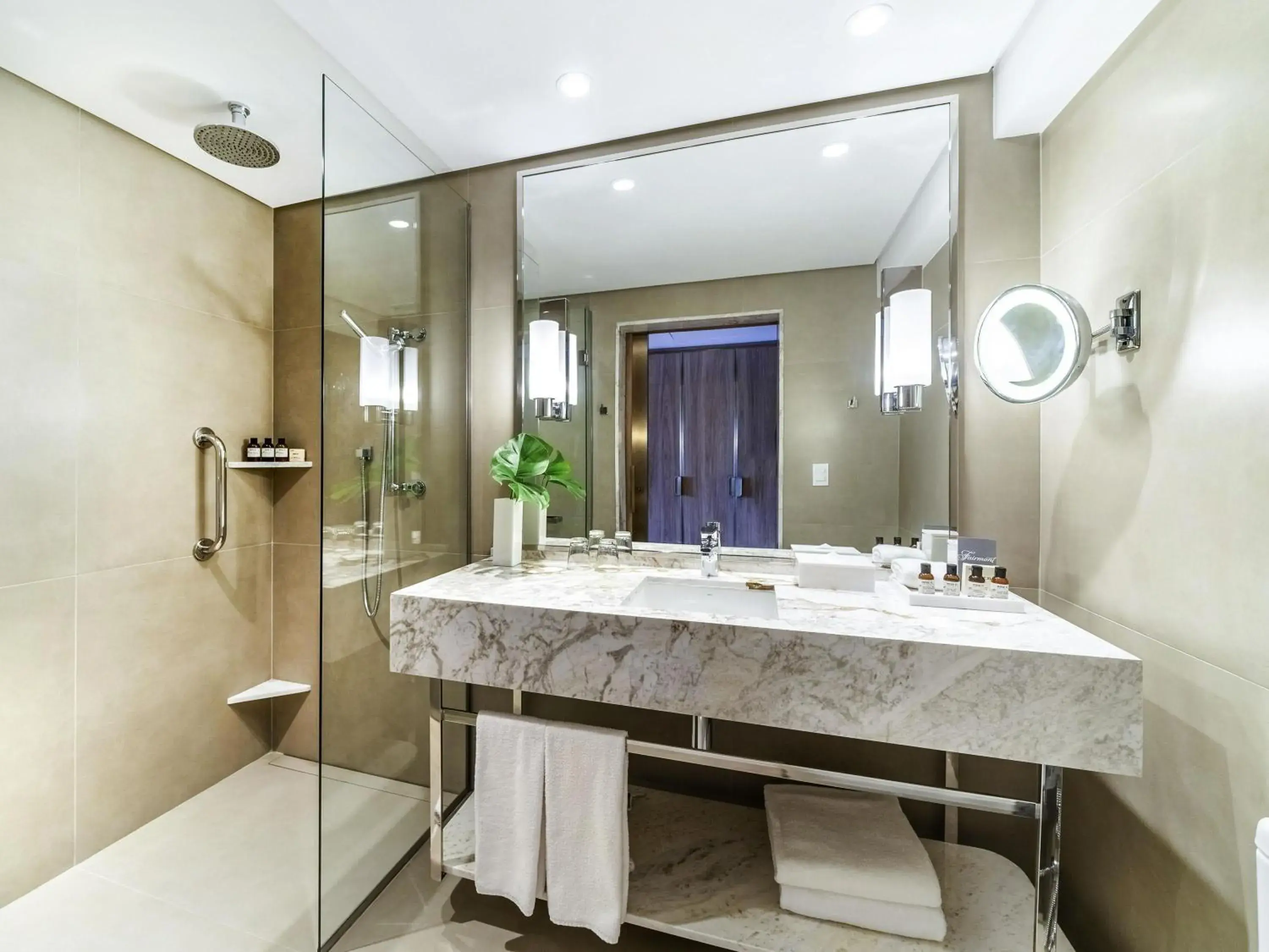 Deluxe King Room with City View in Fairmont Rio de Janeiro Copacabana Deluxe King Room with City View in Fairmont Rio de Janeiro Copacabana