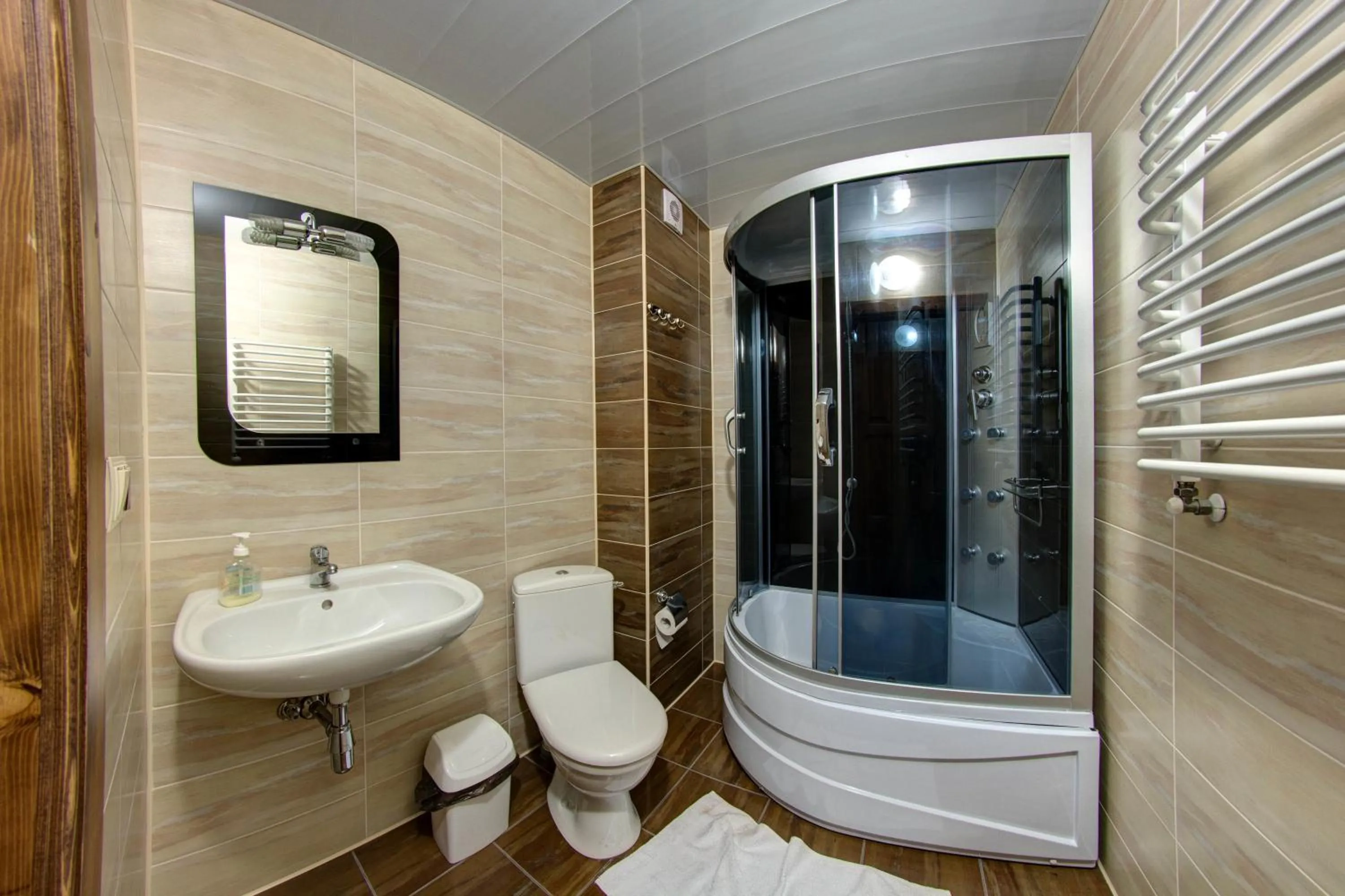 Shower in Lavina Hotel