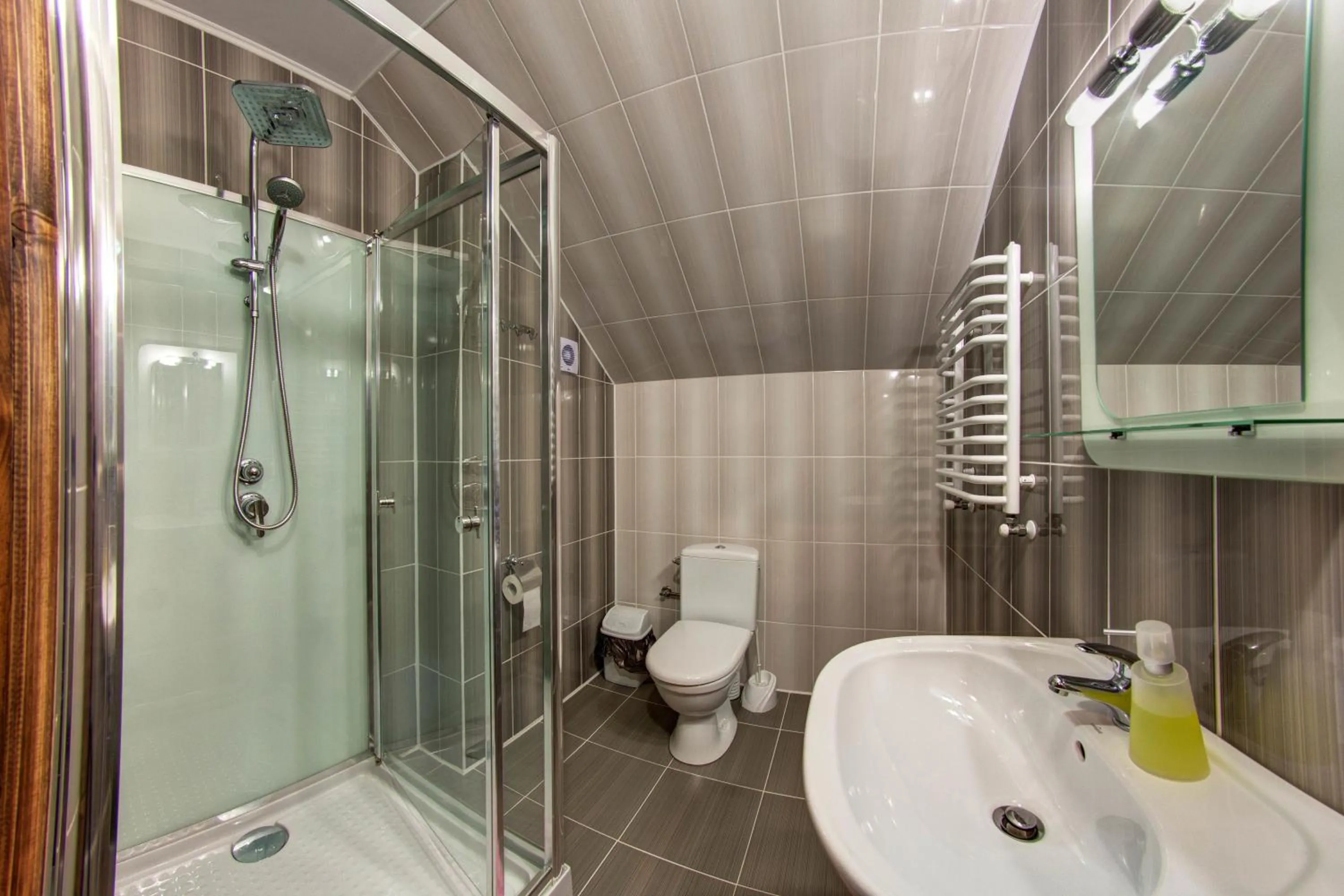 Shower in Lavina Hotel