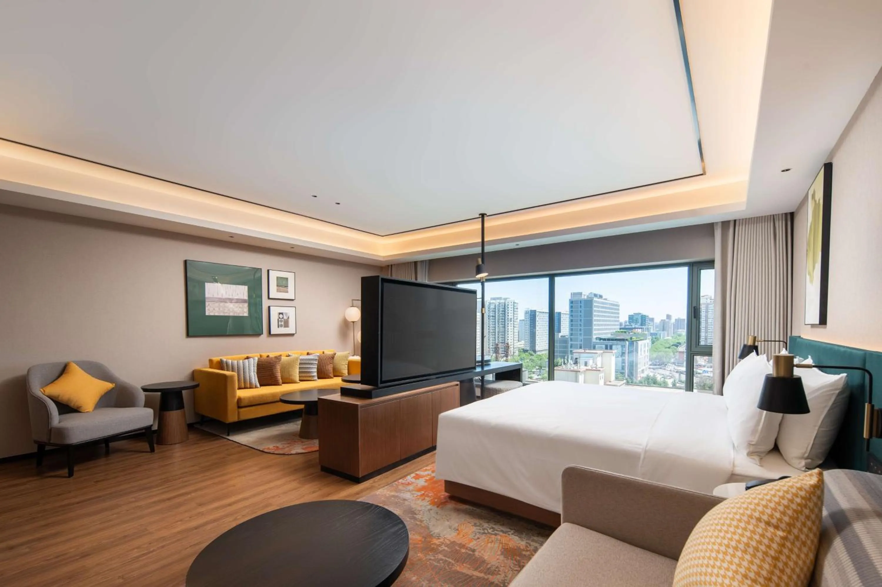 Living room, Bed in Hilton Garden Inn Beijing West Railway Station