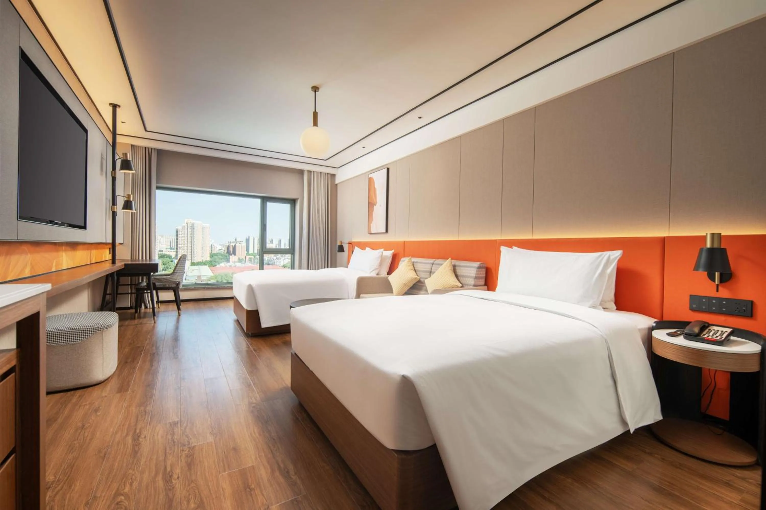 Living room, Bed in Hilton Garden Inn Beijing West Railway Station