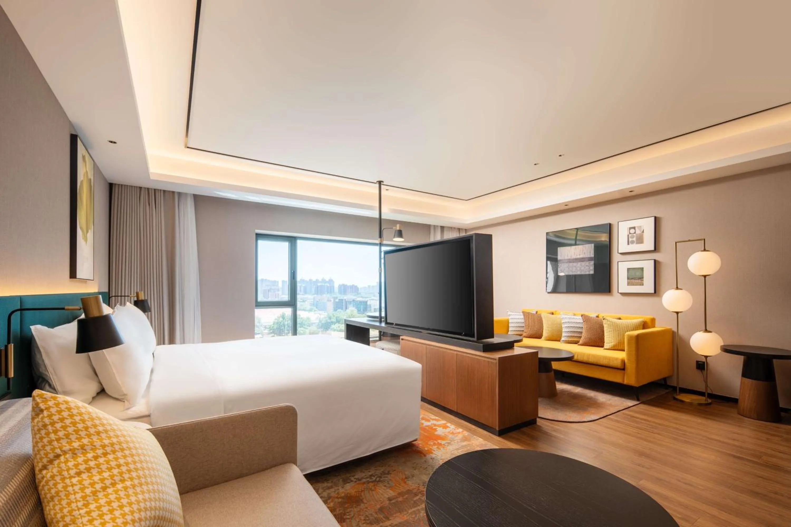 Living room, Bed in Hilton Garden Inn Beijing West Railway Station