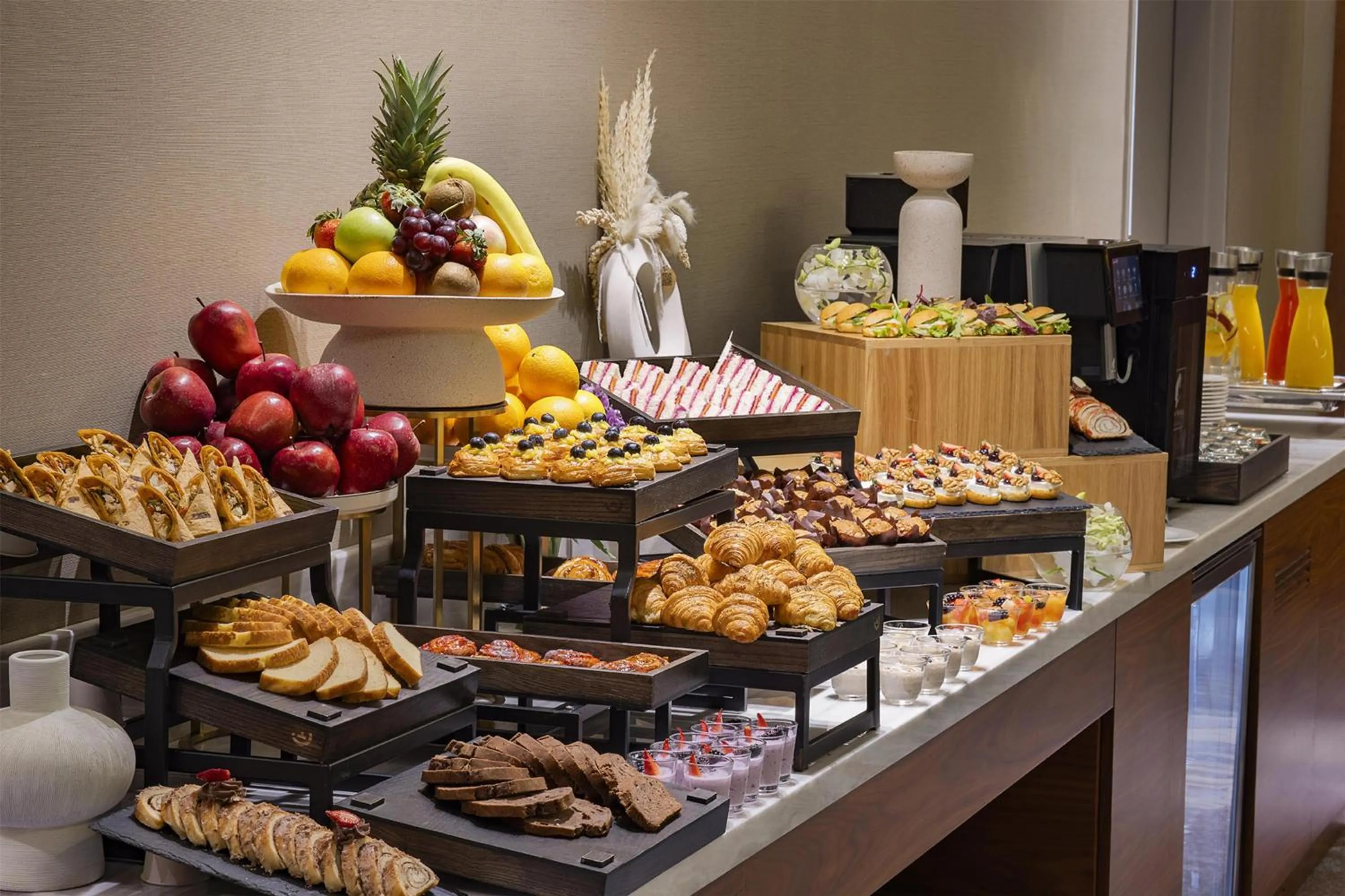 Restaurant/places to eat in Hilton Al Khobar King Fahd Causeway