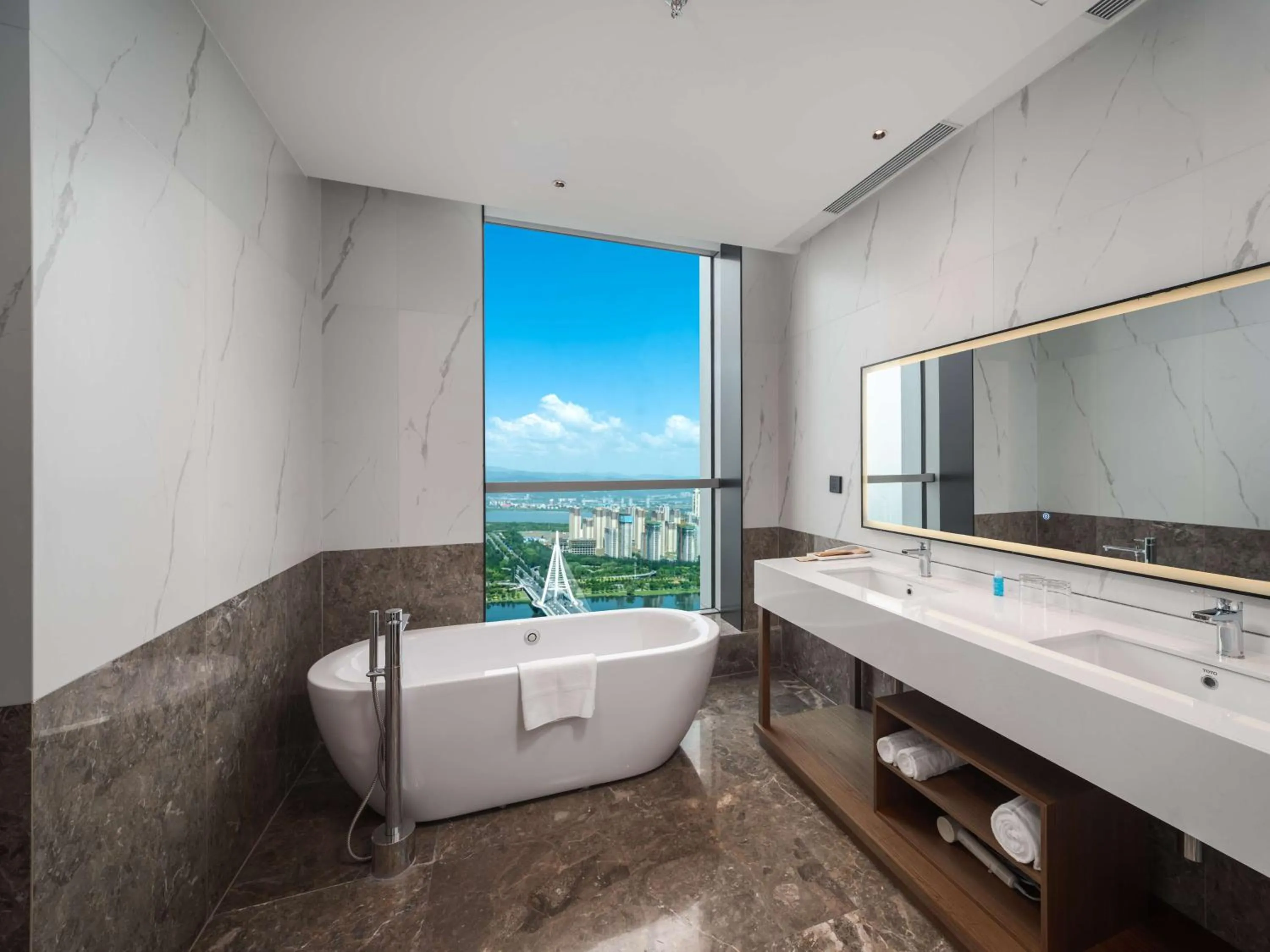 Bathroom in Hilton Garden Inn Taiyuan Binhe