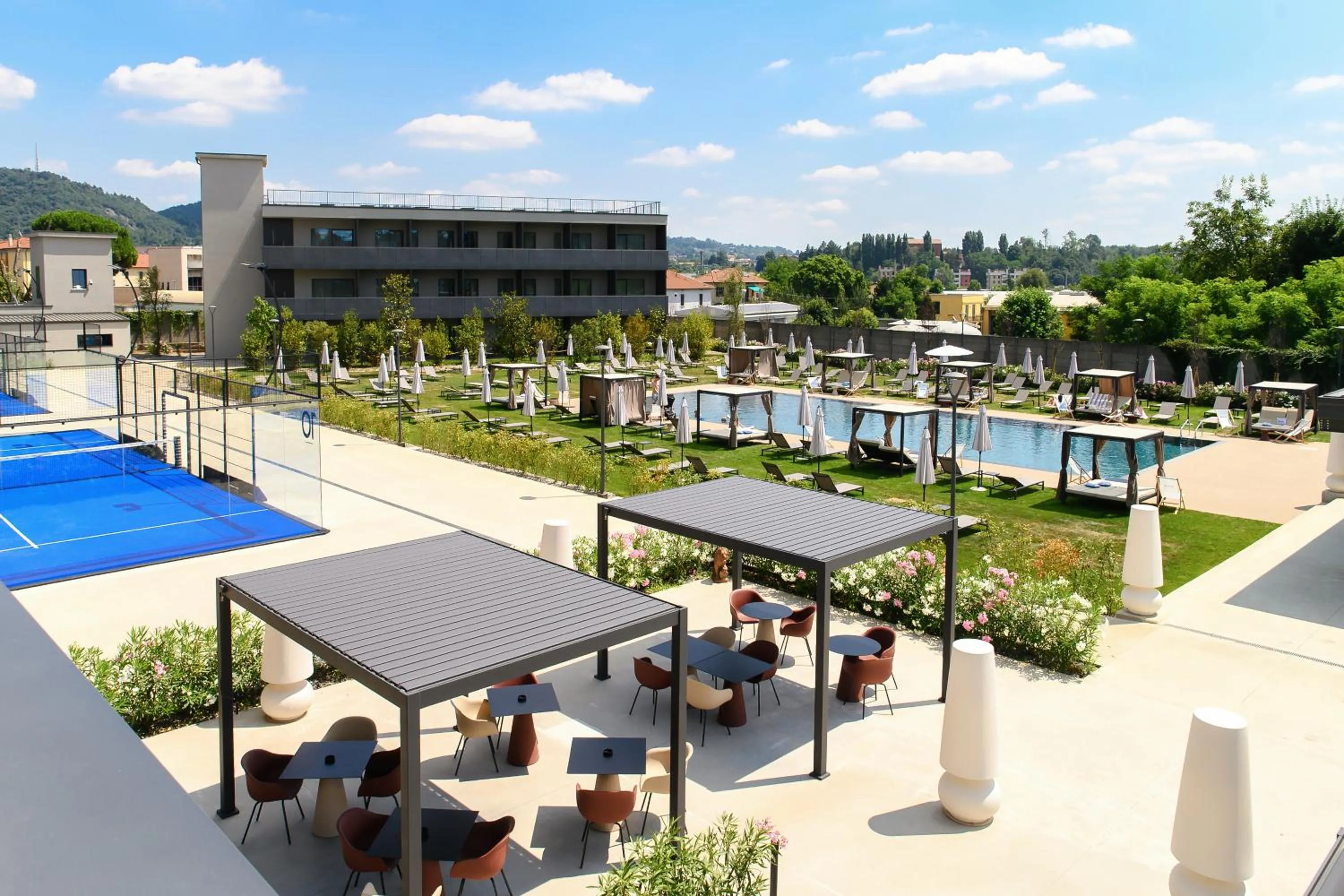 Property building in Como Hills