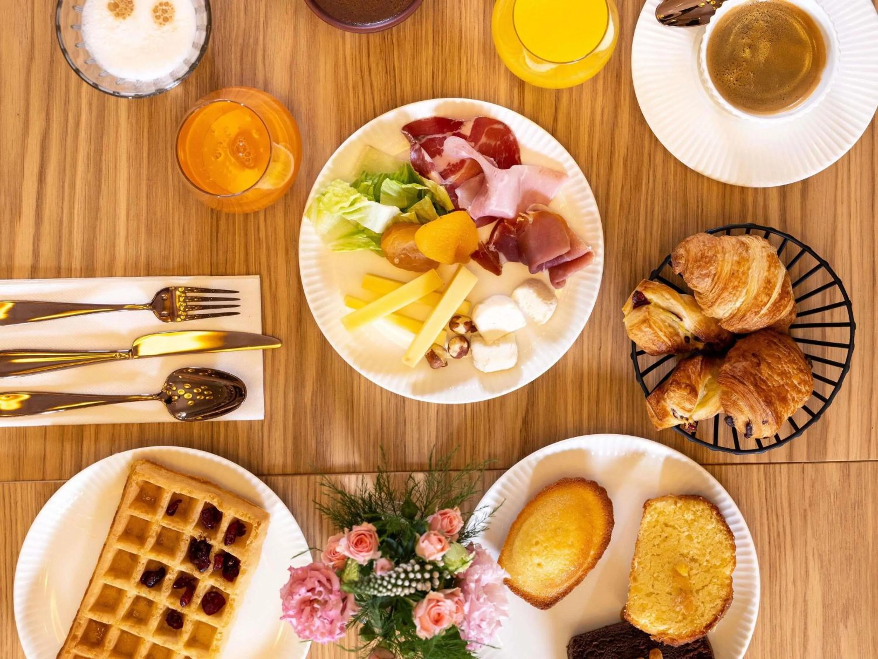 Breakfast in Hotel Maison Hamelin Paris - Handwritten Collection