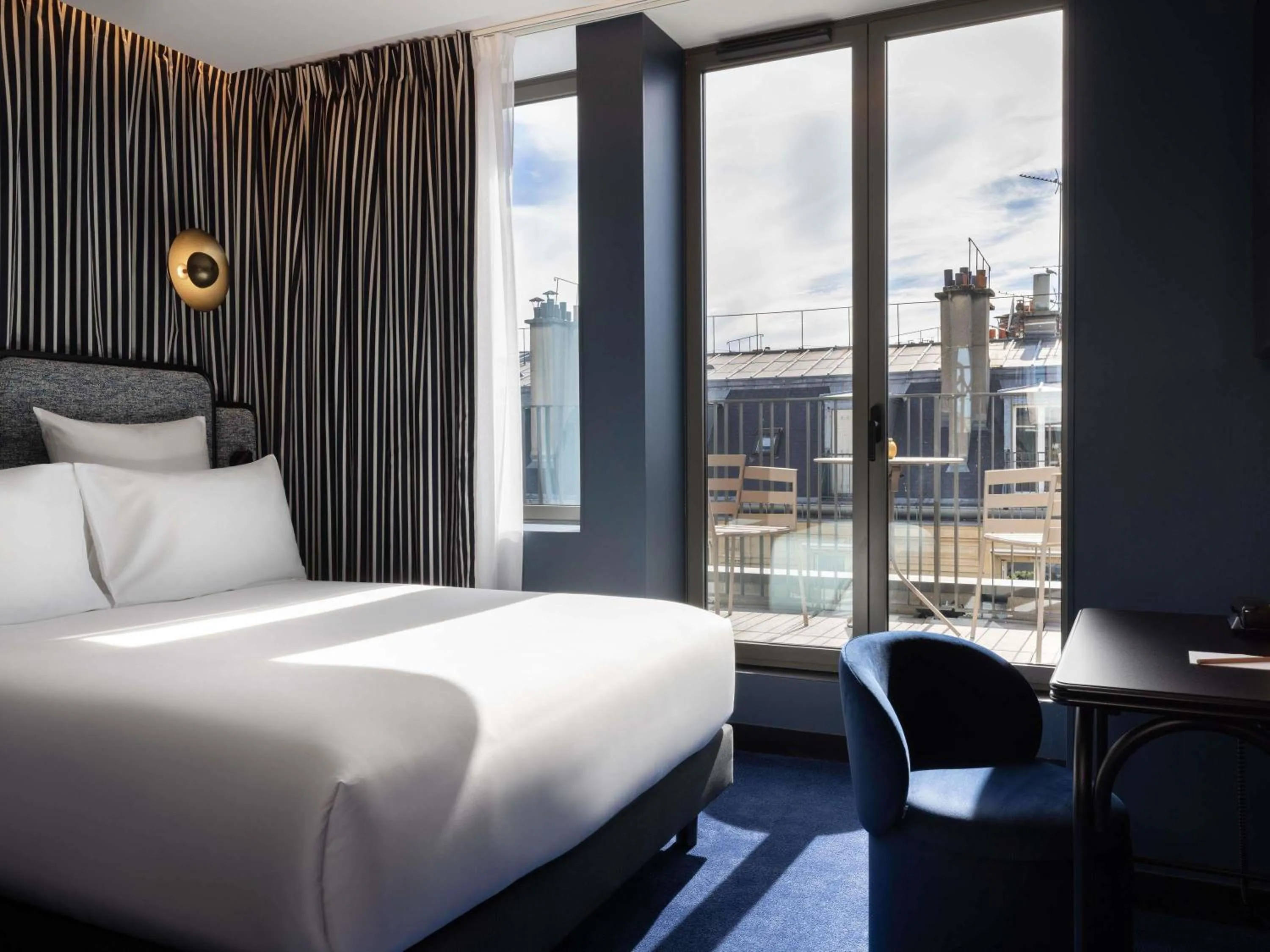 Bedroom, Bed in Hotel Maison Hamelin Paris - Handwritten Collection