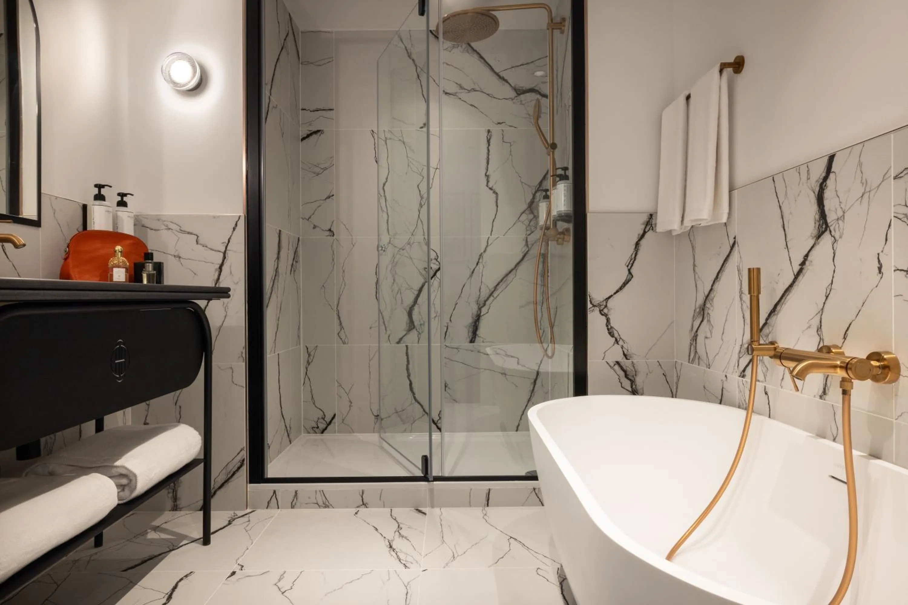 Bath in Hotel Maison Hamelin Paris - Handwritten Collection