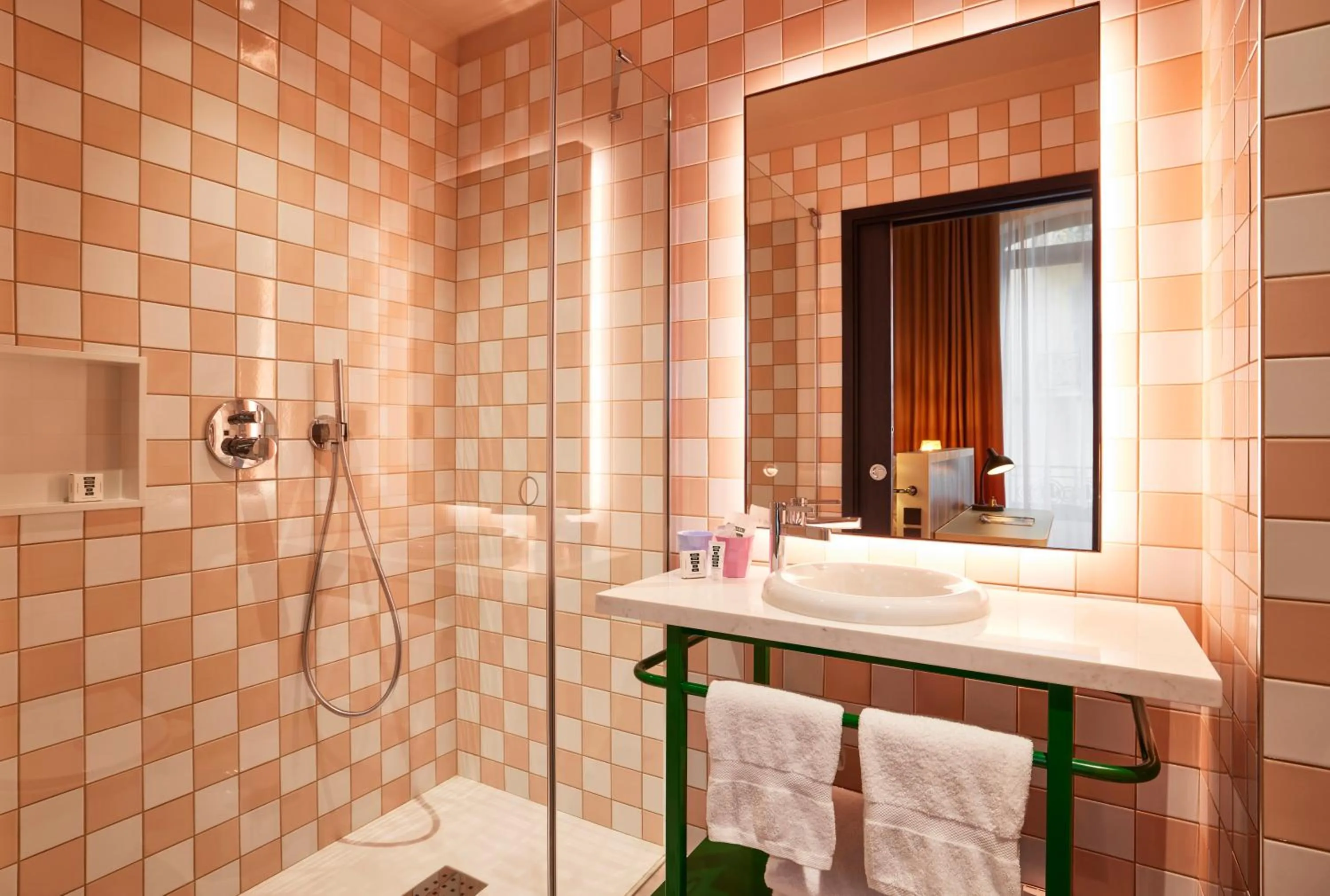 Bathroom in Mama Shelter Nice