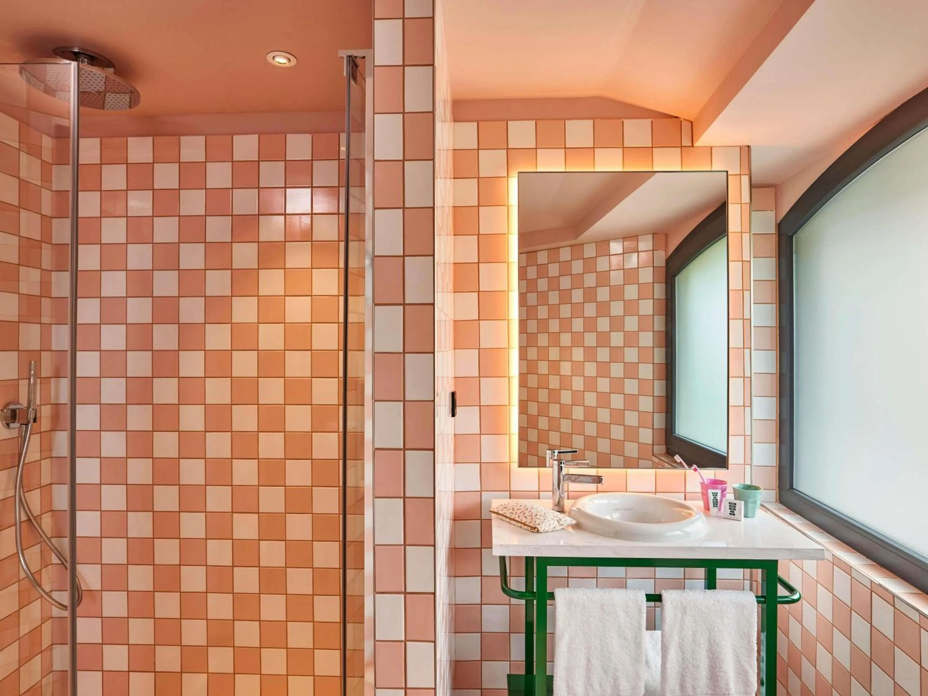 Bedroom in Mama Shelter Nice