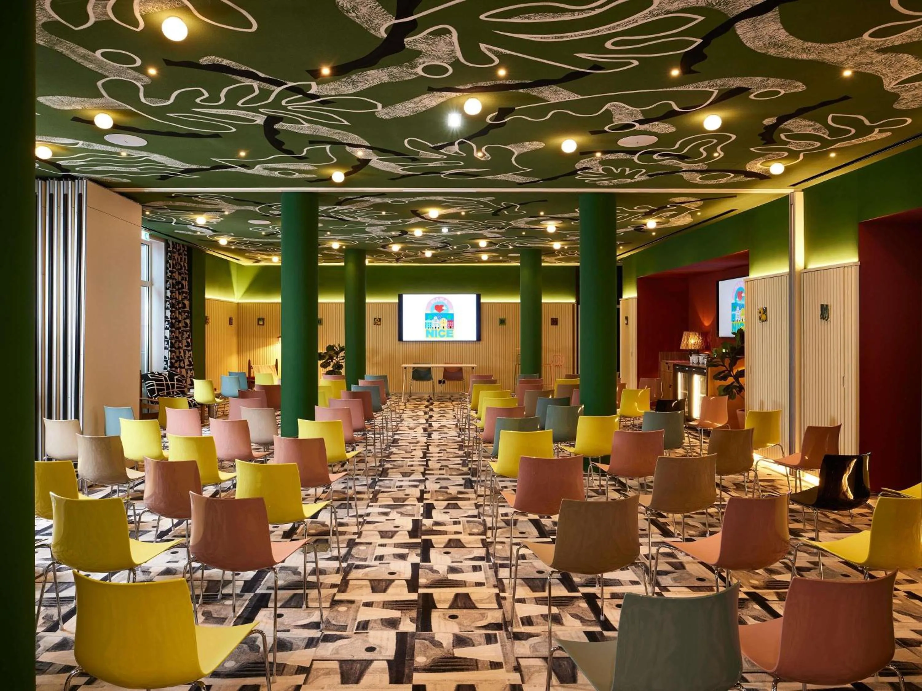 Meeting/conference room in Mama Shelter Nice