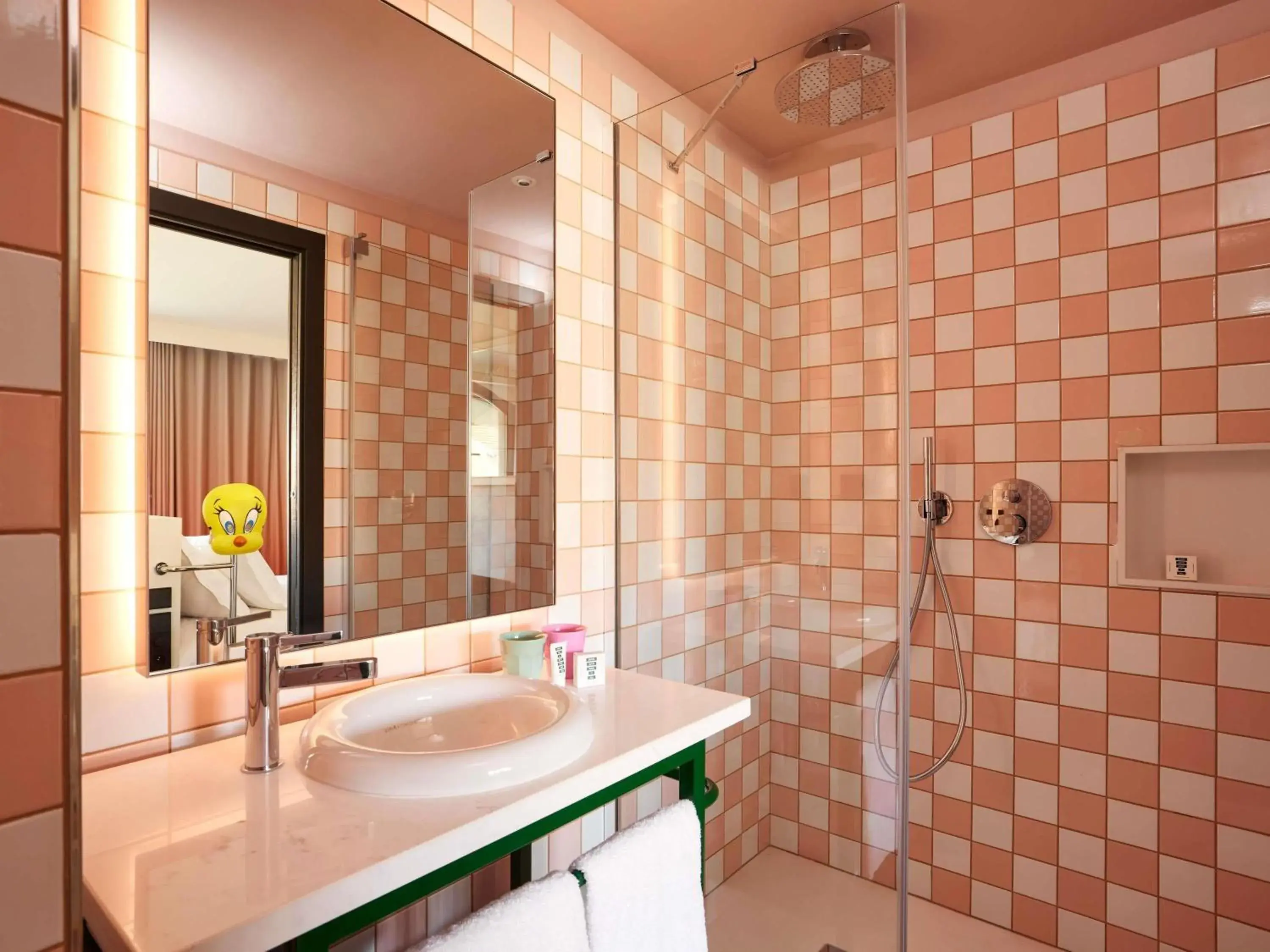 Large Mama Double in Mama Shelter Nice Large Mama Double in Mama Shelter Nice