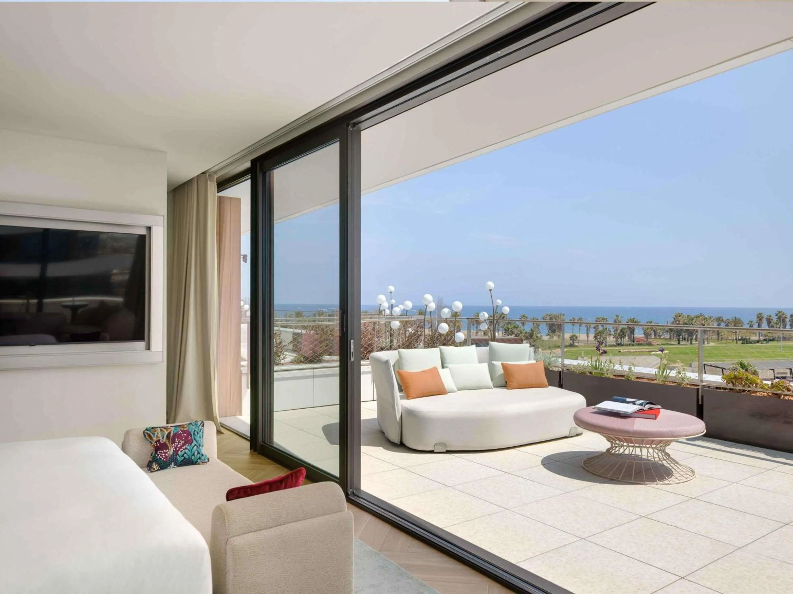 Bedroom, Bed in SLS Barcelona