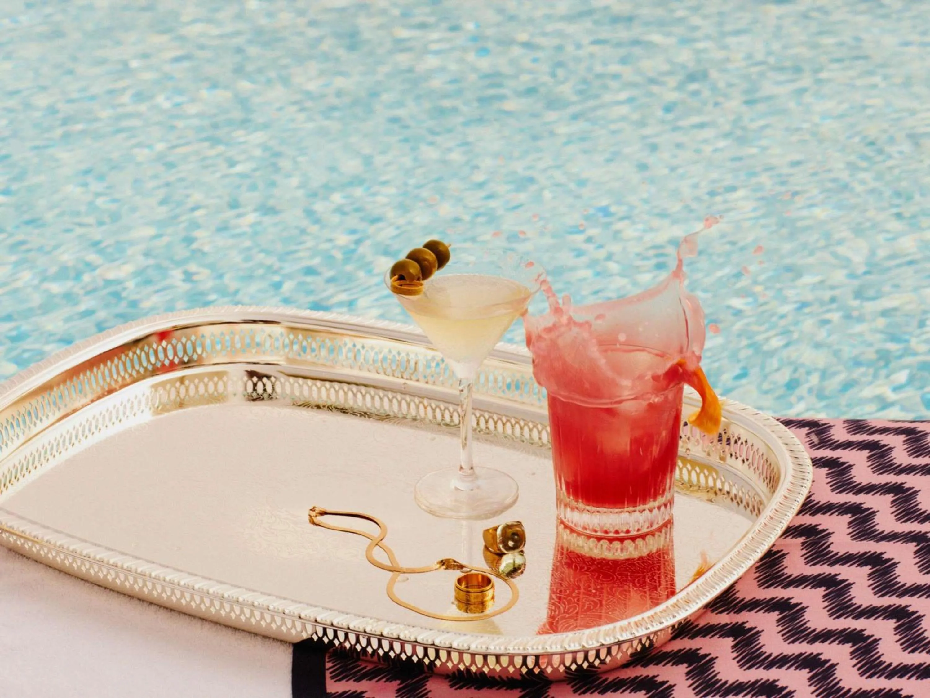 Lounge or bar in SLS Barcelona