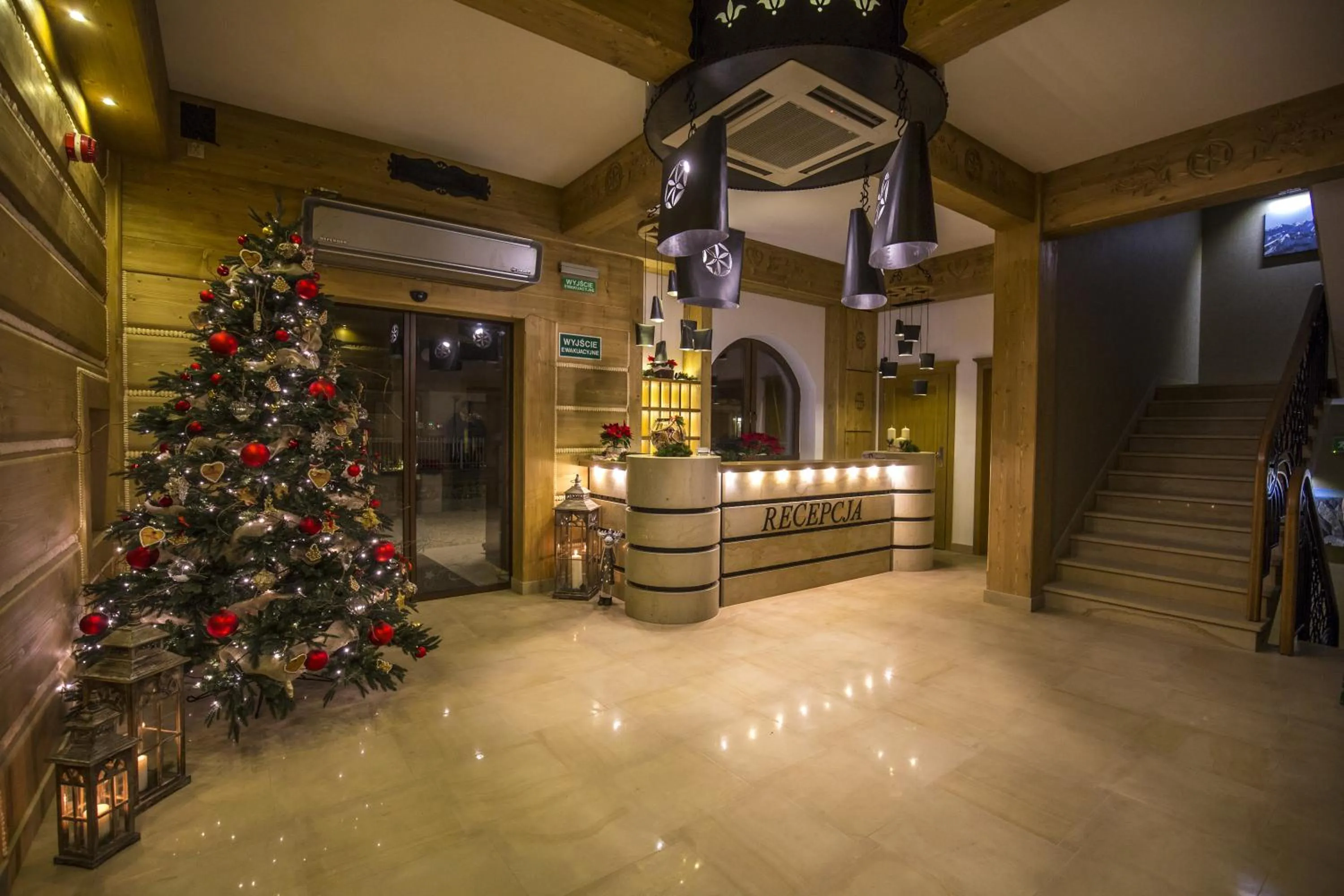 Lobby or reception in Carlina Hotel & SPA