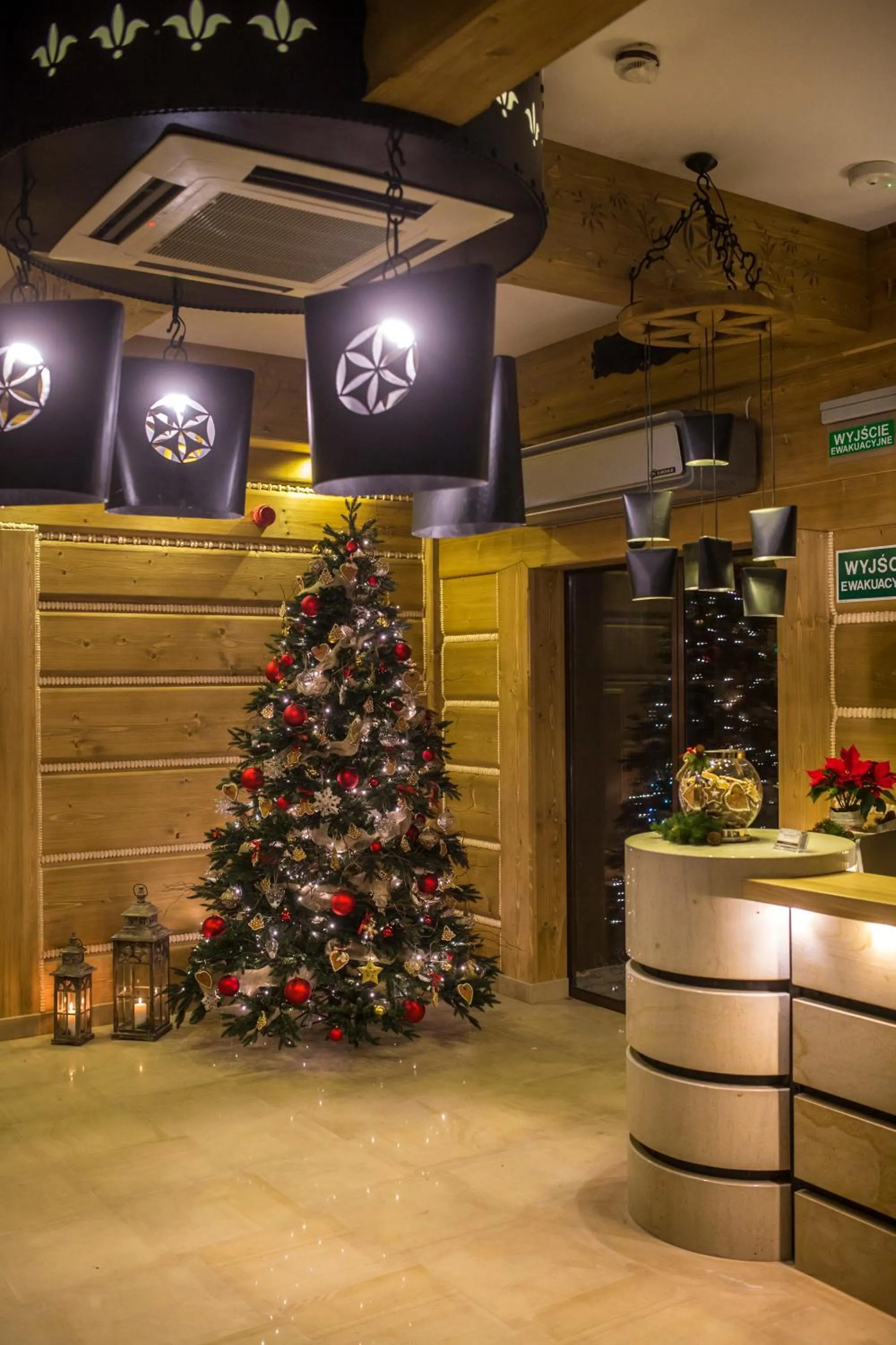 Lobby or reception in Carlina Hotel & SPA