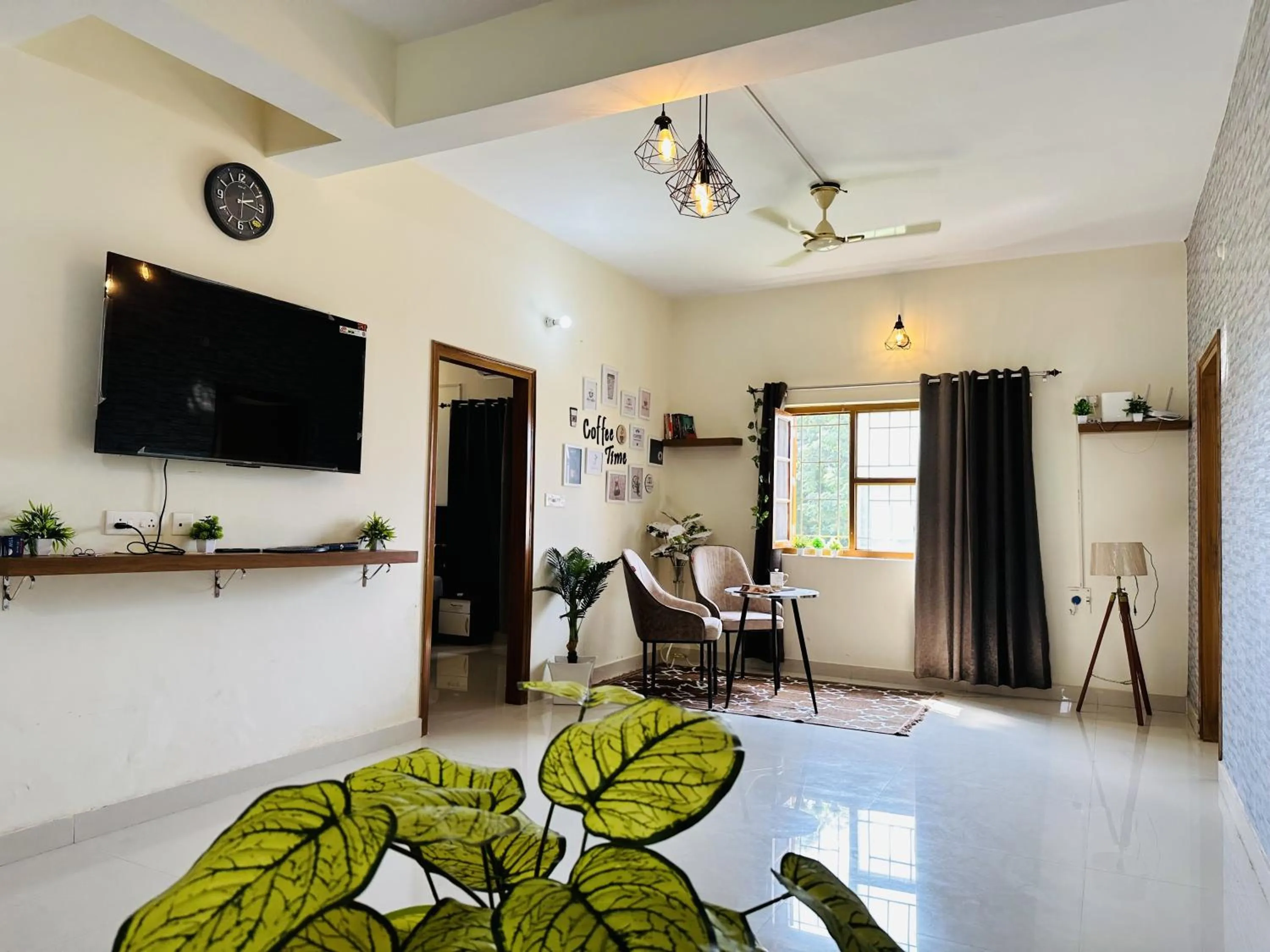 Living room in ZoomStay - 3BHK Apartments