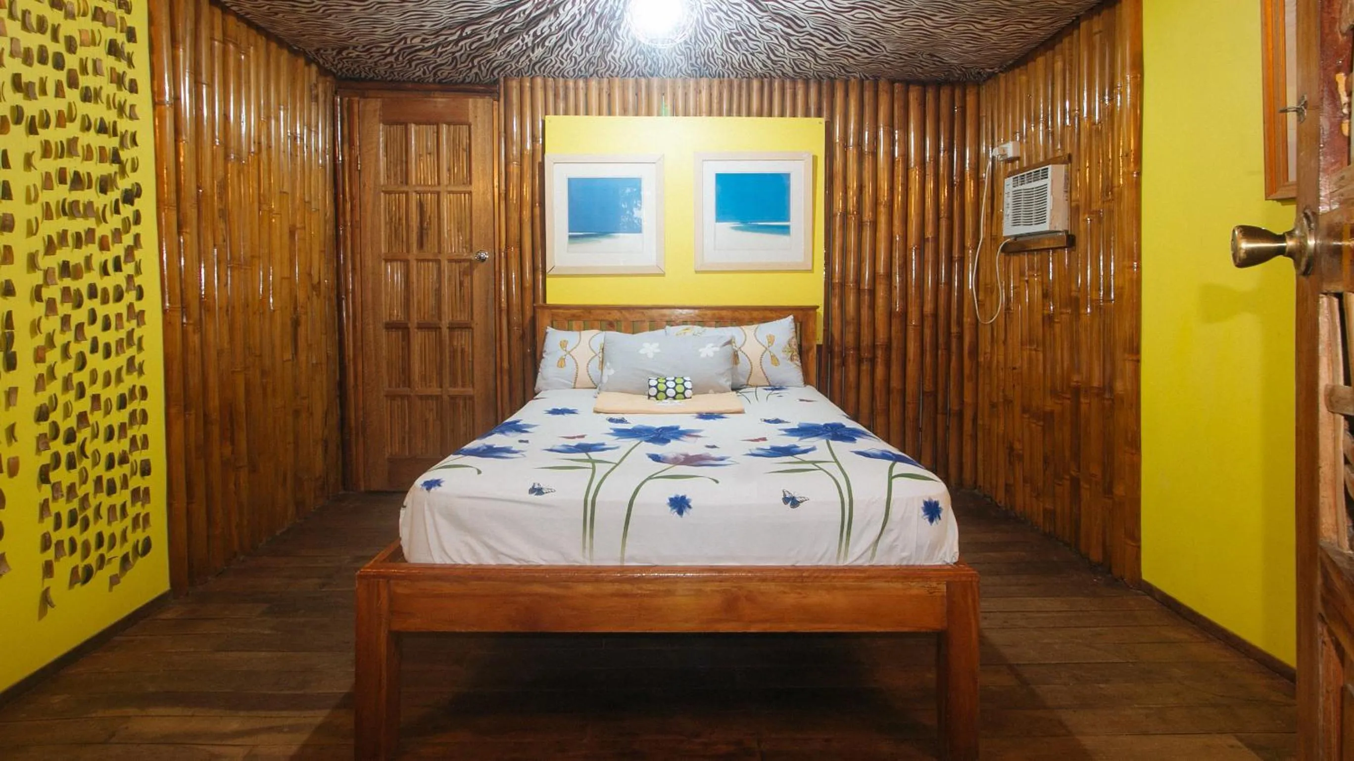 Bed in The Clara Beach and Guest House