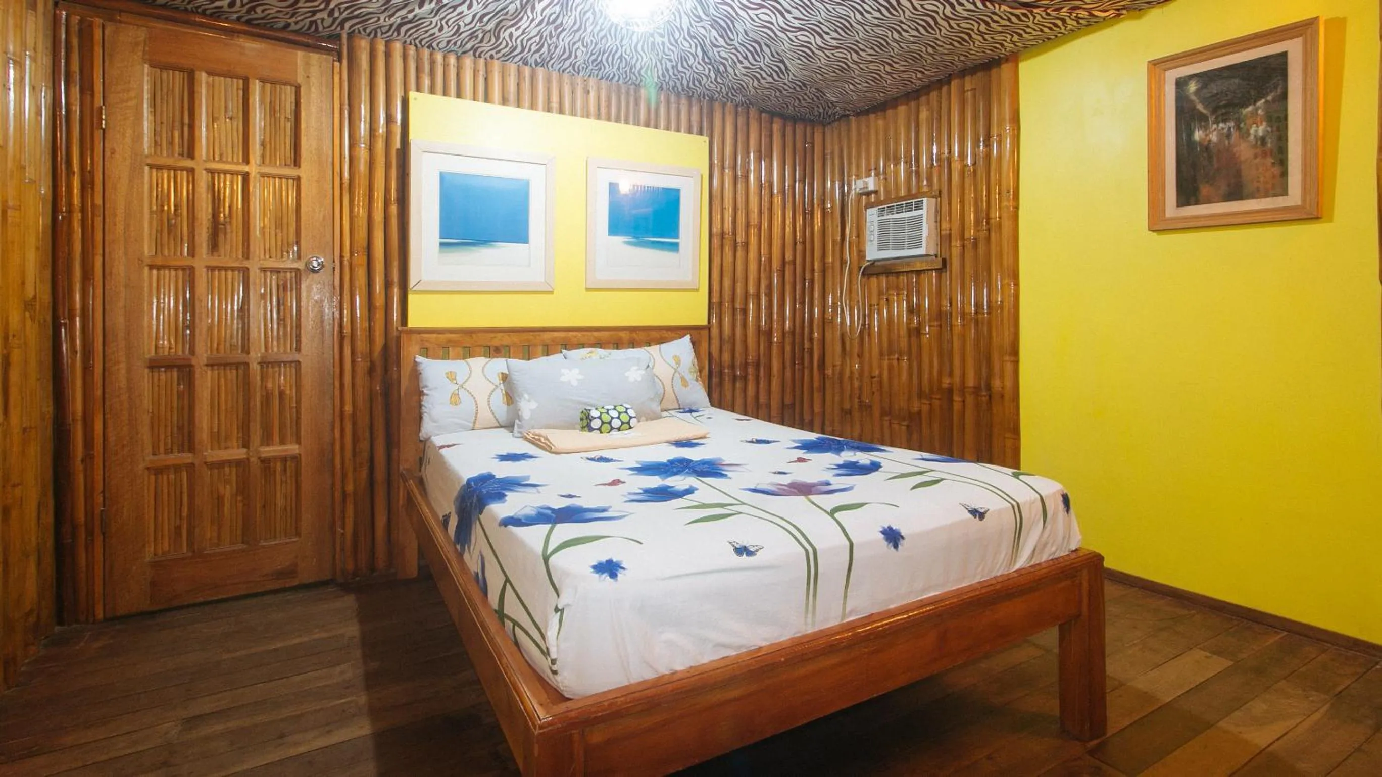 Bed in The Clara Beach and Guest House